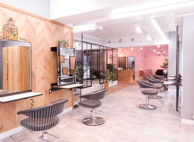 【たまプラーザ】≪正社員or業務委託≫≪賞与あり≫≪完全週休2日制≫≪土日祝休みOK≫ワークライフバランスを大切にしている人気サロン！ライフスタイルに合わせて柔軟な働き方ができます！「CASA by Humium（カーサバイハミュウ）」からスタイリスト（美容師）の求人☆★