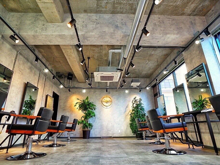 【丸島町】≪社会保険完備・営業時間19時迄・営業中のレッスンOK・アシスタントさんにも歩合あり≫プライベートも大切にしながら成長できる環境です!!トレンドを意識したハイセンスな技術がお洒落に敏感な世代中心に大人気なヘアサロン「hair design RIM.(ヘアデザインリム)」からアシスタント(美容師)の求人★☆