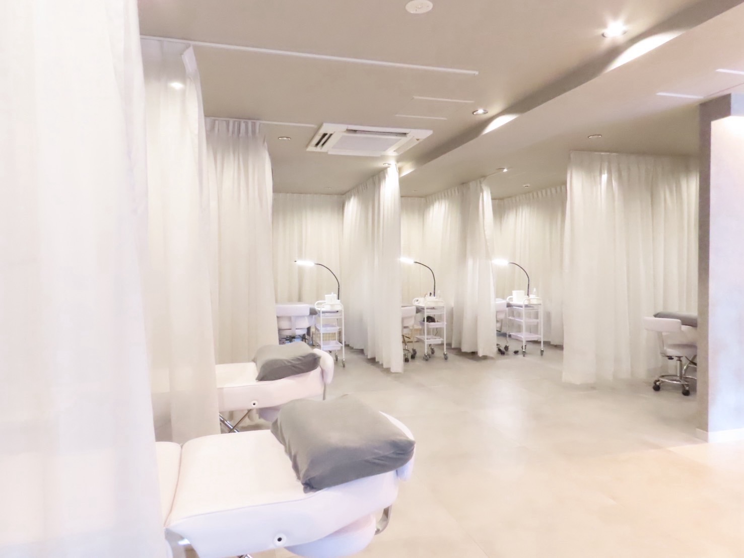 【大名】≪髪型ネイル自由・月給53万円の支給実績あり・選べる働き方・社会保険完備・業務委託は自由出勤・アイブロウメニューあり・集客に自信あり≫業務委託大歓迎！！幅広いメニューと丁寧なカウンセリングが多くの女性に愛されるサロン「eyebrow&eyelash Ral.（アイブロウアンドアイラッシュラル）」からアイリスト（まつげエクステ・まつげパーマ・アイブロウ）の求人☆☆