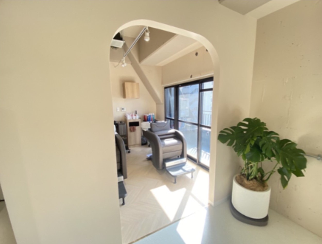 【心斎橋】ハイトーンなどのデザインカラーが人気のサロン！≪社会保険完備≫≪未経験・通信生・新卒生歓迎≫≪営業時間内レッスンOK≫≪最短2年でデビュー可能≫ブリーチなどの高い技術を身に付けたい方必見！「juprey（ジュプリー）」からアシスタント（美容師）の求人☆★