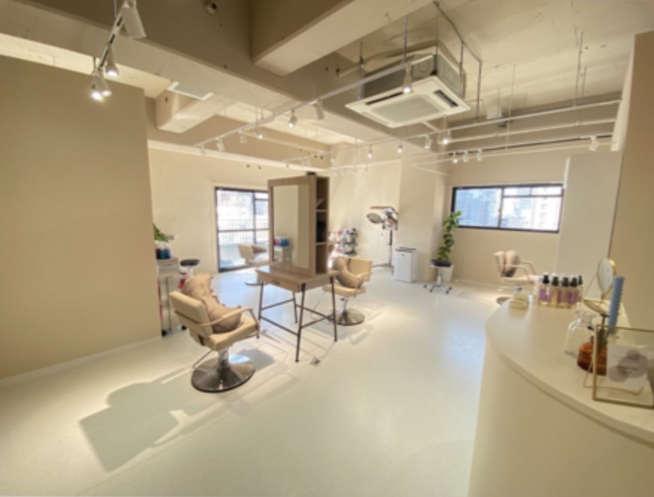 【心斎橋】ハイトーンなどのデザインカラーが人気のサロン！≪社会保険完備≫≪未経験・通信生・新卒生歓迎≫≪営業時間内レッスンOK≫≪最短2年でデビュー可能≫ブリーチなどの高い技術を身に付けたい方必見！「juprey（ジュプリー）」からアシスタント（美容師）の求人☆★