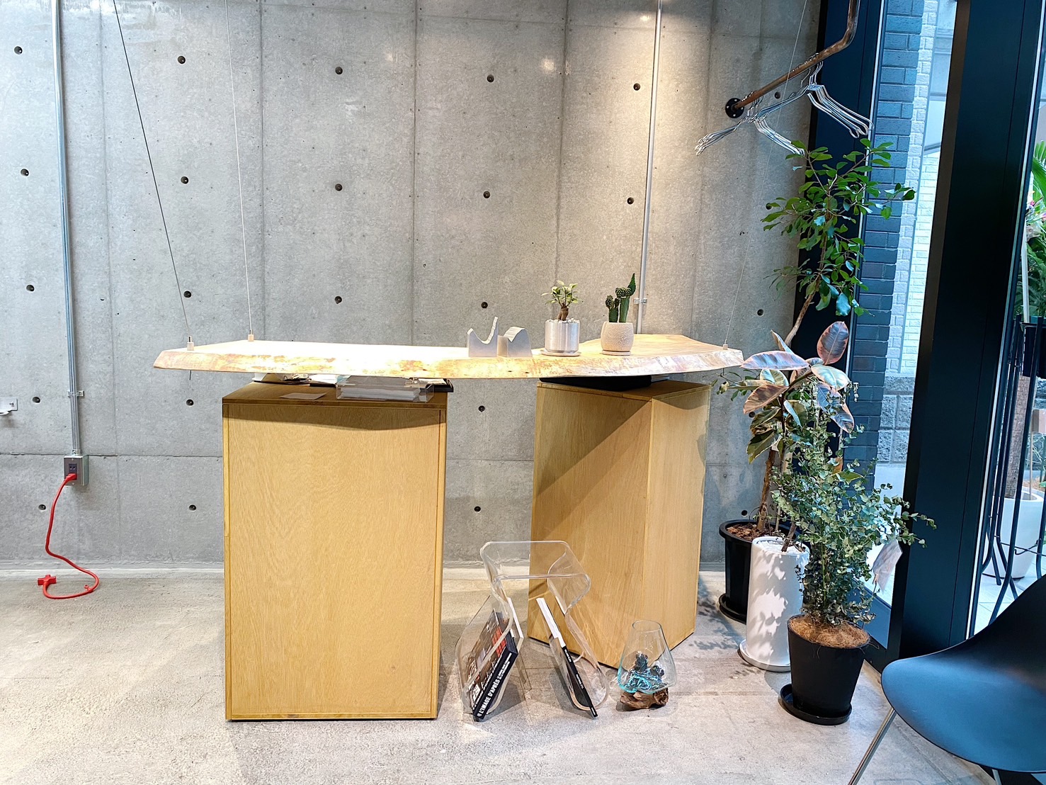 【肥後橋】≪時短勤務OK≫≪ママさんの応募歓迎！≫≪16時までの勤務OK≫≪指名売上最大65％還元≫≪客単価10000円≫≪社会保険完備≫高単価＆高還元のためガッツリ稼ぎたい方必見！ナチュラルでオシャレなスタイルが得意のサロン！「Fiika（フィーカ）」からスタイリスト（美容師）の求人☆★