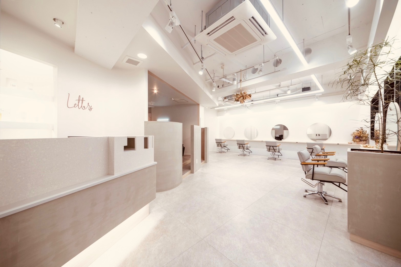 【博多駅】≪高単価・スタイリストオンリー・大人女性が多い≫お客様一人ひとりに向き合う業務委託サロン「letters hair design(レターズヘアーデザイン)」からスタイリスト(美容師)の求人☆★