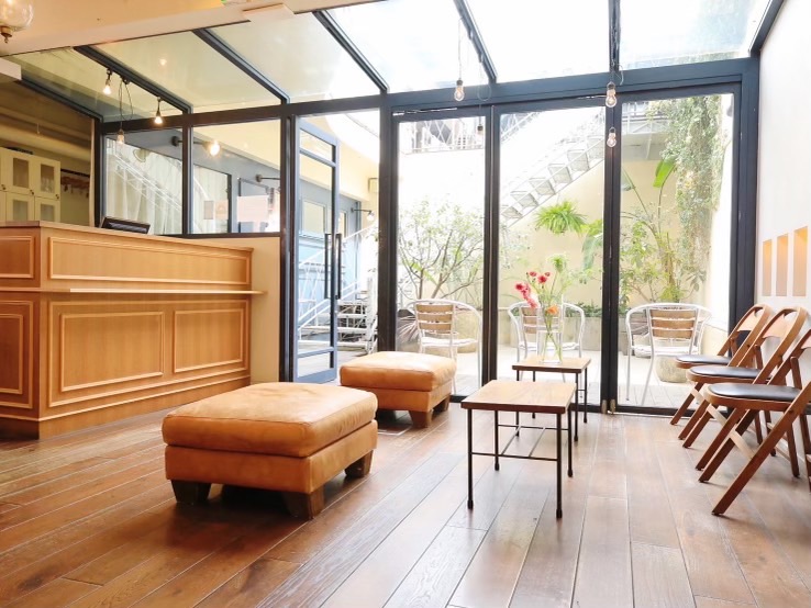 【表参道】≪営業時間内レッスンOK≫≪完全週休2日制≫先輩スタッフがメンターとしてしっかりサポート！仕事もプライベートも充実できる人気サロン！「MAKE’S（メイクス）」からアシスタント（美容師）の求人☆★