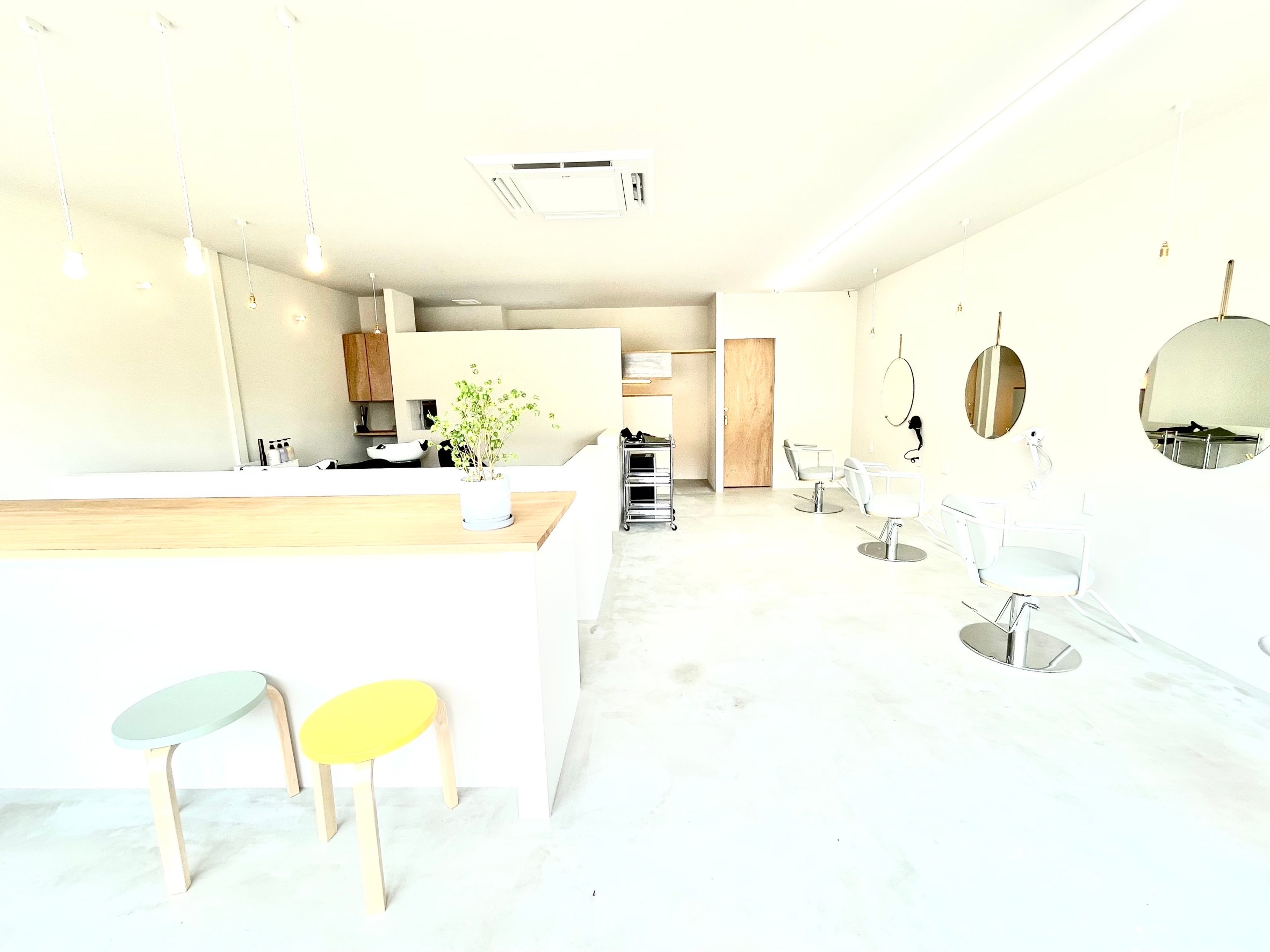 【日進駅】◆社会保険完備・完全週休2日制・18時で営業終了◆和やかで優しいサロン雰囲気!お客様単価も良く、ゆったりサービスの提供ができます!ママさんも歓迎の「aureole(オレオール)」からスタイリスト(美容師)の求人☆★☆