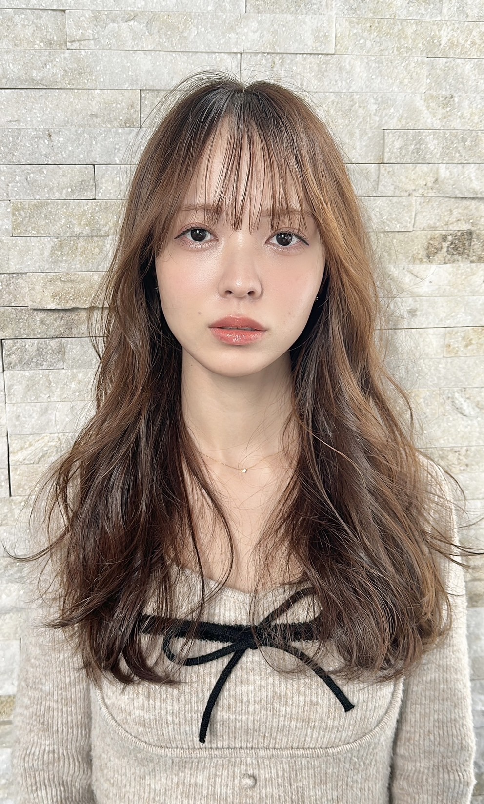 【代官山】≪未経験・通信生・新卒生歓迎≫≪社会保険完備≫≪完全週休2日制≫≪デビューまで最短2年≫≪20時までに退勤可能≫≪営業時間内レッスン可≫レイヤーカット・韓国ヘア・キレイめウルフが人気のサロン！経験豊富なスタッフからデザインなどの技術はもちろん、撮影スキルも身に付けられる環境です！「lemiie 代官山（レミエダイカンヤマ）」からアシスタント（美容師）の求人★☆