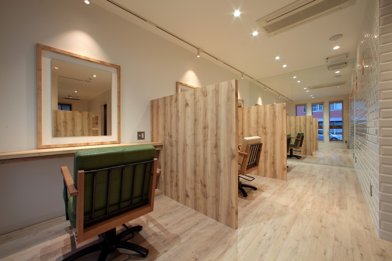 【郡山駅】≪完全週休2日制≫≪実働8時間≫≪社会保険完備≫≪時短社員やパート制度もあり≫全席半個室でのエイジングケアや髪質改善が大人気！マンツーマン制での高単価サロン！「kamiken.next（カミケンネクスト）」からスタイリスト（美容師）の求人☆★☆