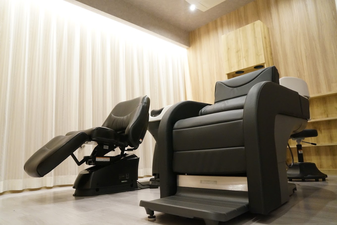 【郡山駅】≪完全週休2日制≫≪実働8時間≫≪社会保険完備≫≪時短社員やパート制度もあり≫全席半個室でのエイジングケアや髪質改善が大人気！マンツーマン制での高単価サロン！「kamiken.next（カミケンネクスト）」からスタイリスト（美容師）の求人☆★☆