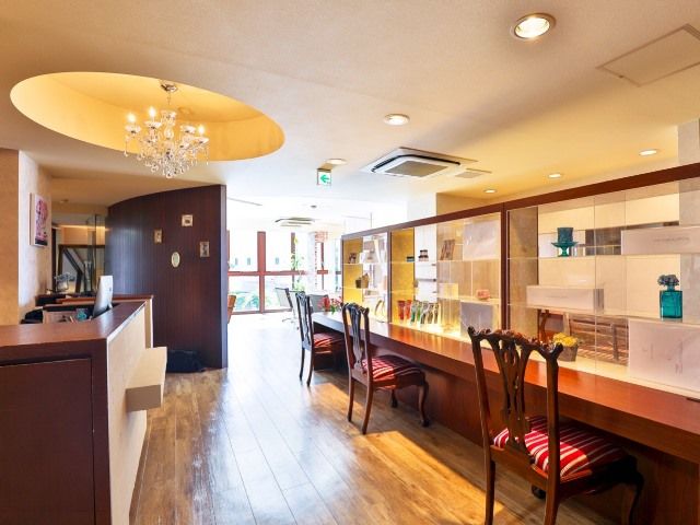 【JR西宮駅前】≪税理士サポートあり≫≪自由出勤制≫≪マンツーマン施術≫≪お客様の価格・施術タイム設定自由≫集客サイトでの口コミ2000件超え！毎月多くのご新規様が来店するため顧客0でも活躍できるサロン！「TERRACE 西宮店（テラスニシノミヤテン）」からスタイリスト（美容師）の求人☆★