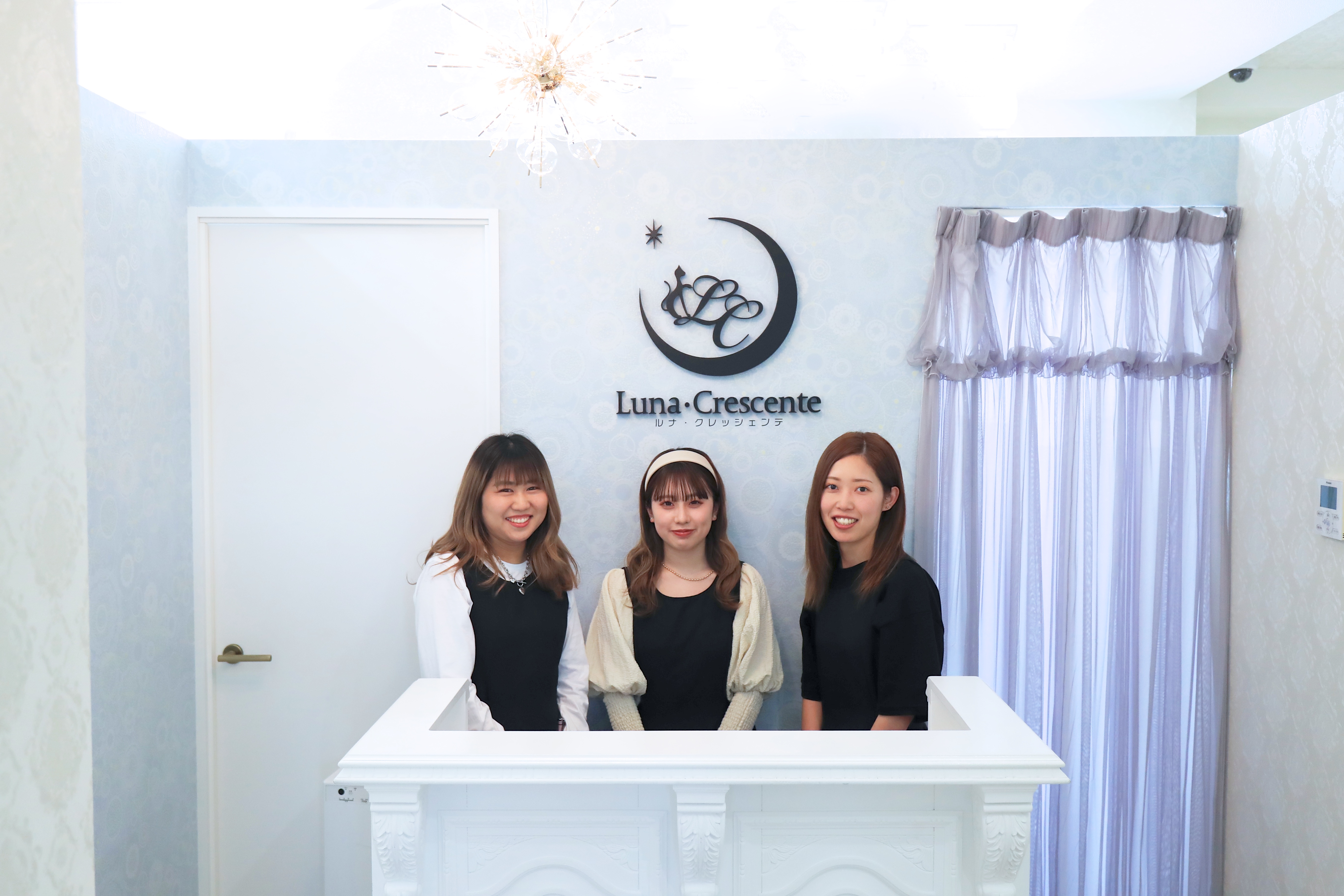 【広瀬通】≪完全週休2日≫≪各種手当が豊富!≫≪実働8時間&休憩1時間≫未経験歓迎!一般企業と同等の待遇を提供し、働き方の融通や意見が通りやすい環境です。お客様ひとりひとりを丁寧に接客するサロンの「Luna・Crescente(ルナ・クレッシェンテ)」からアイリスト(まつげエクステ・まつげパーマ・アイブロウ)の求人☆☆