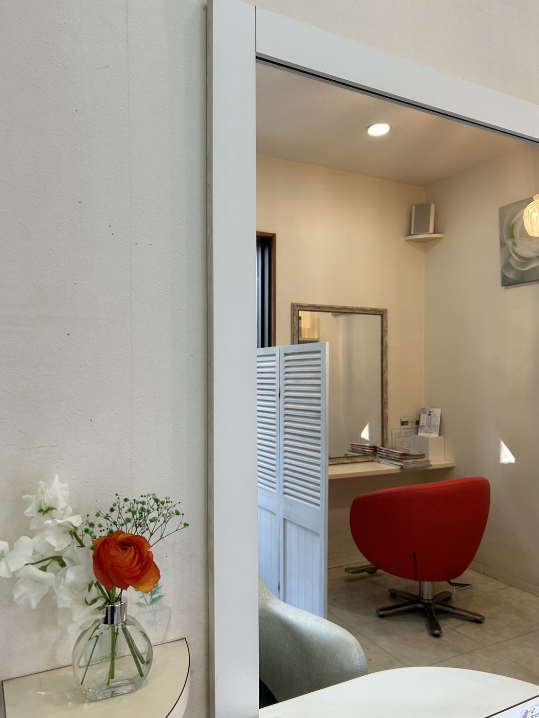 【橘通東】≪営業時間18時迄・月8,9日休み・基本残業なし・マンツーマン接客≫子育て中のママさんやブランクのある方も歓迎！ナチュラルなデザインが大人女性中心に人気な女性オンリーサロン「hair make ramune（ヘアメイクラムネ）」からスタイリスト（美容師）の求人☆☆