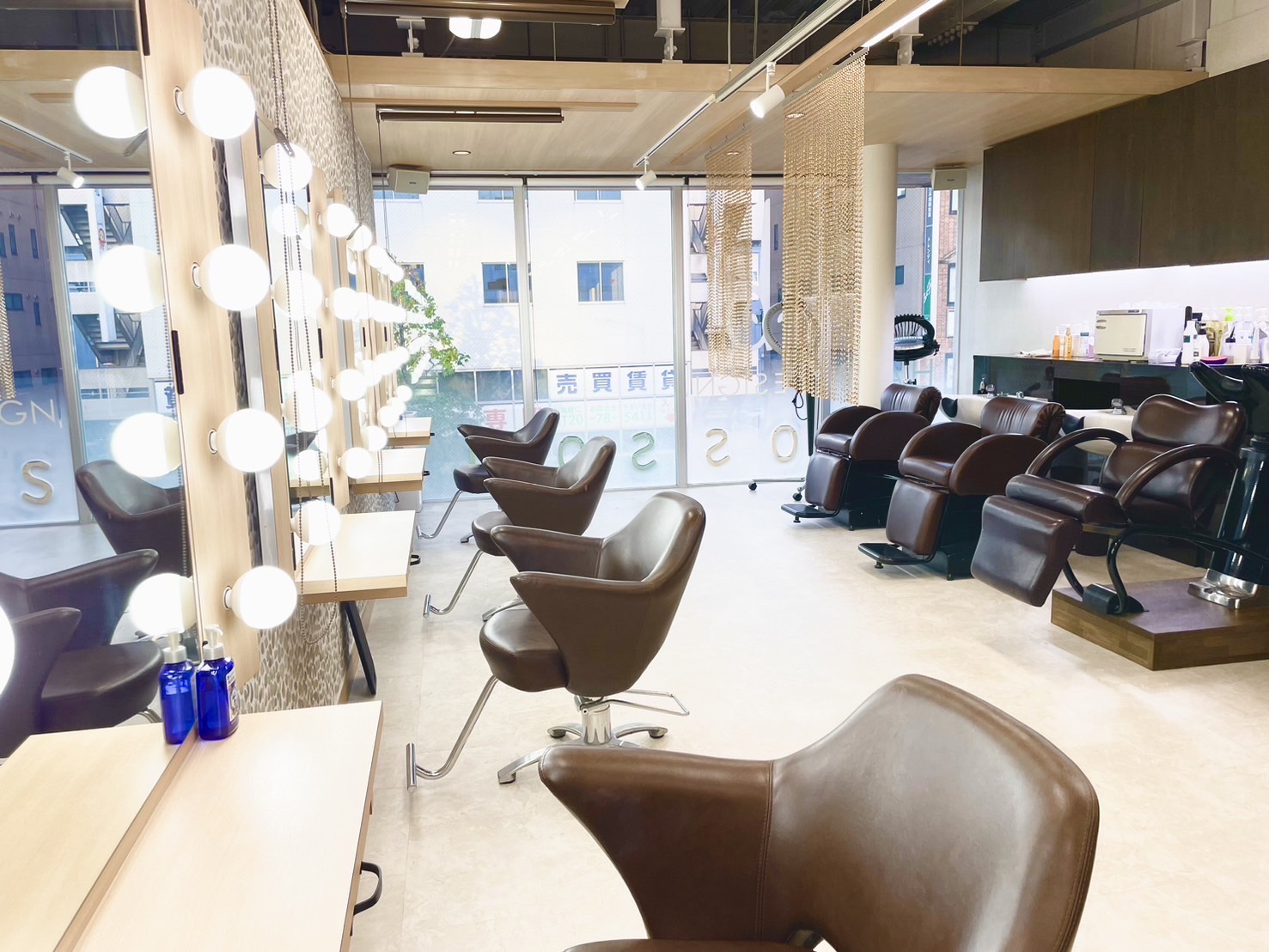 【高崎駅】≪完全週休2日制≫≪着付けあり≫≪客層20代メイン≫エクステやデザインカラーが得意なサロン!スタッフ間の関係も良好なため、安心して働くことができます!「blossom HAIR DESIGN(ブロッサムヘアデザイン)」からアシスタント(美容師)の求人☆★☆