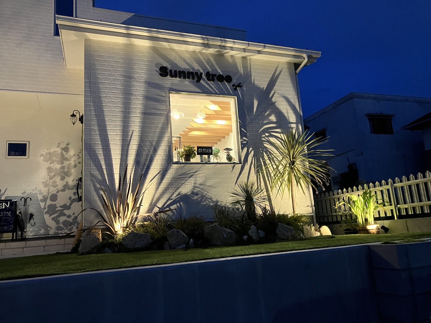 【藤井寺駅】≪未経験・通信生・新卒生歓迎≫≪社会保険完備≫≪完全週休2日制≫≪土日休みや大型連休の相談OK≫≪20時までに退勤可能≫≪最短2年デビュー≫幅広い客層のお客様が来店されるサロン！お客様一人ひとりに合わせたデザインのご提案をしています！「Sunny tree（サニーツリー）」からアシスタント（美容師）の求人☆★