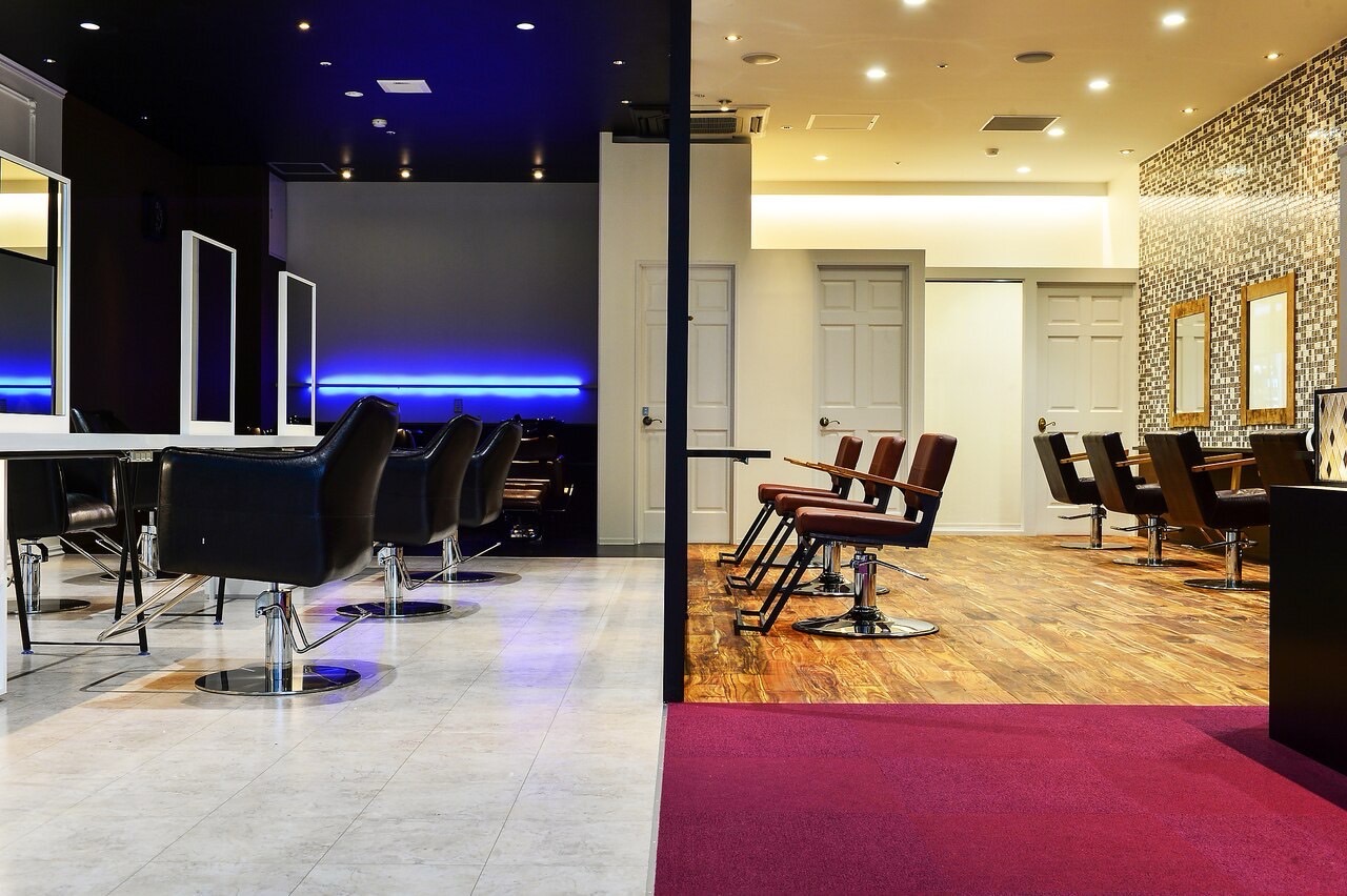 【福山駅】≪選べる雇用形態・自由出勤の正社員雇用あり・最低保証給あり≫休みや時間の融通もきくのでプライベートも充実!「freedom ines 福山駅前店(フリーダムアイネスフクヤマエキマエテン)」からスタイリスト(美容師)の求人☆★