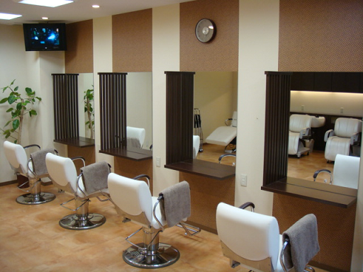 【津島】≪日曜休みあり・社会保険完備・選べるお休み日数・育休産休実績あり・ブランクOK・予約を切って休憩取得可能≫業界トップクラスの福利厚生!自分の時間も大切にしながらメリハリをつけて活躍できるサロン「Cubic 津島店(キュービックツシマテン)」からアシスタント(美容師)の求人☆★