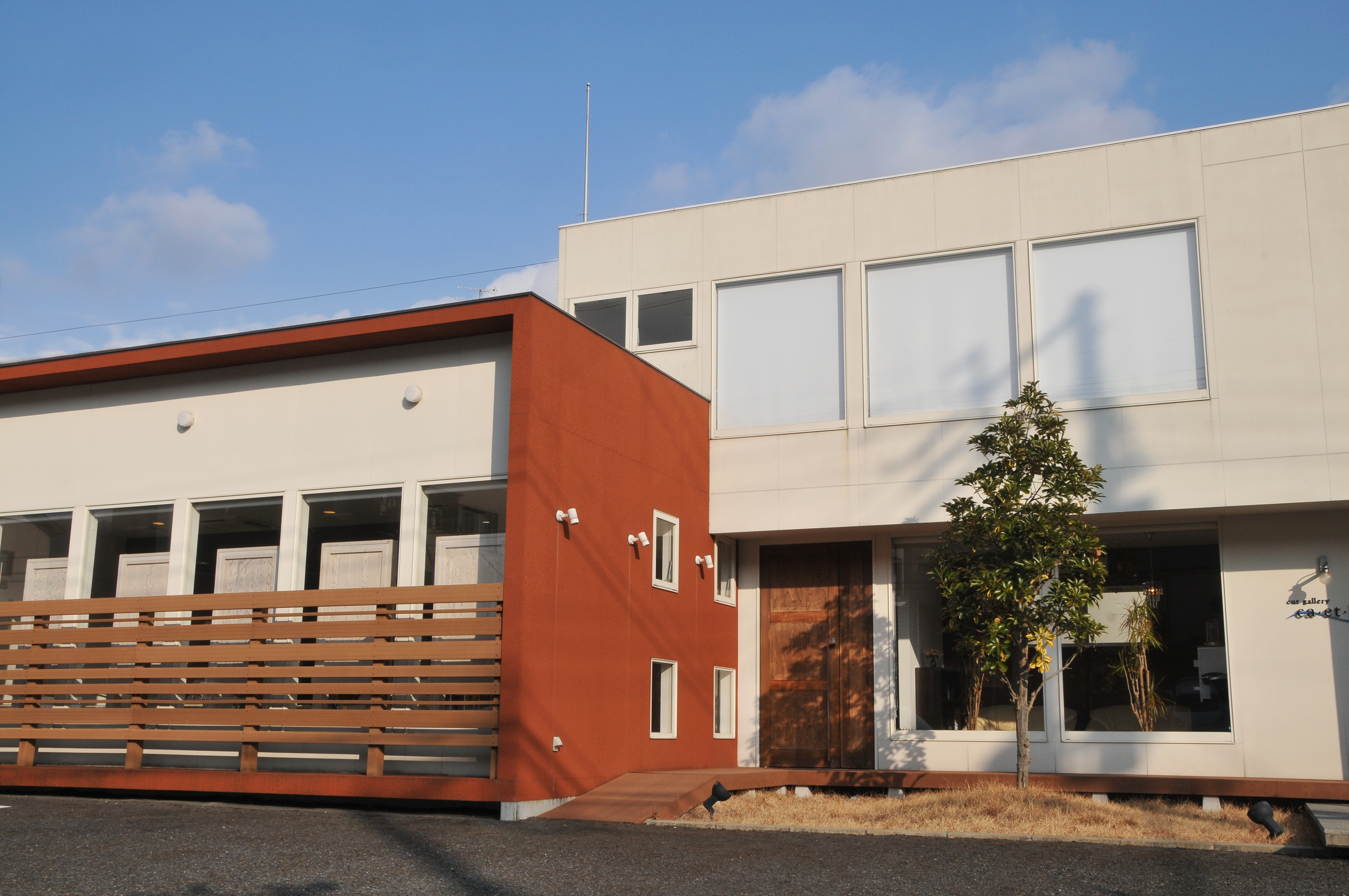 【大津京】≪社会保険完備≫≪第三日曜定休≫≪17時台に退勤OK≫≪ママさんも相談OK≫自主性を尊重した柔らかい雰囲気の素敵なアットホームサロン！まるで家族のような温かさのある「cut gallery.ca•et•la（カットギャラリーサエラ）」からアシスタント（美容師）の求人☆★☆