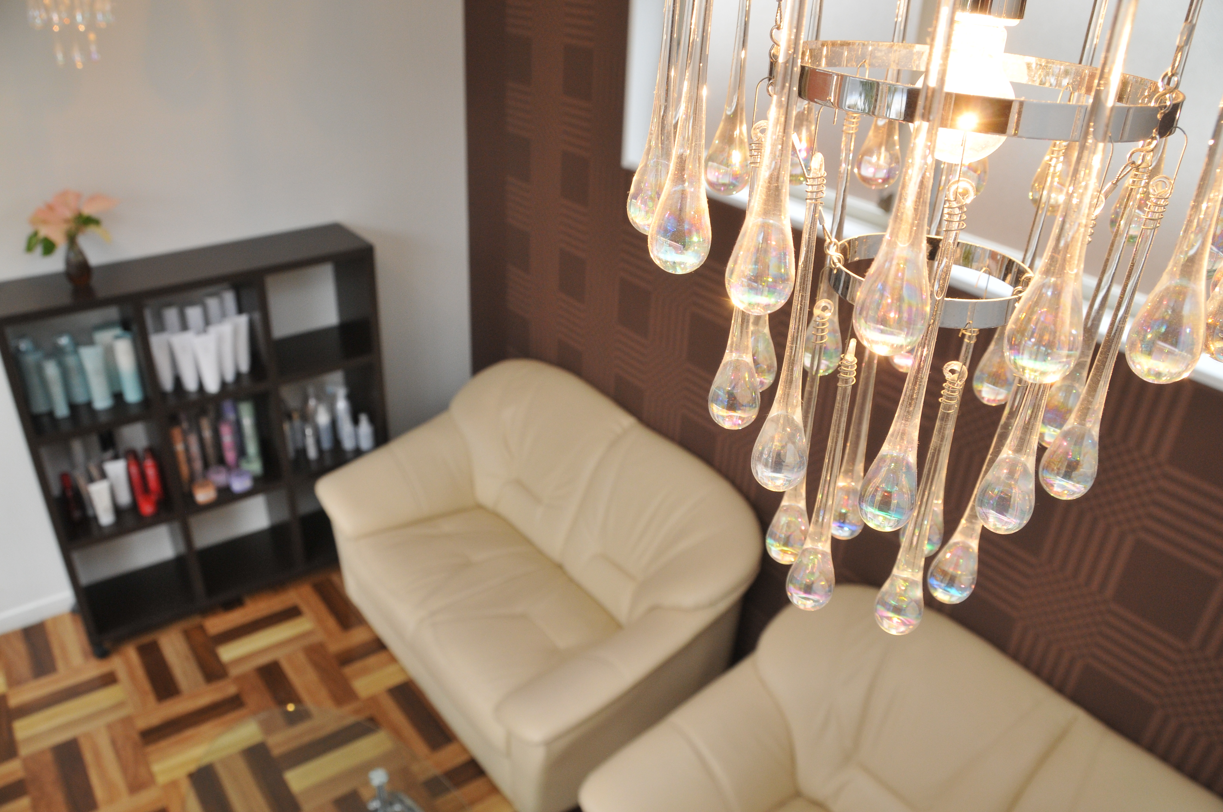 【大津京】≪社会保険完備≫≪第三日曜定休≫≪17時台に退勤OK≫≪ママさんも相談OK≫自主性を尊重した柔らかい雰囲気の素敵なアットホームサロン！まるで家族のような温かさのある「cut gallery.ca•et•la（カットギャラリーサエラ）」からアシスタント（美容師）の求人☆★☆