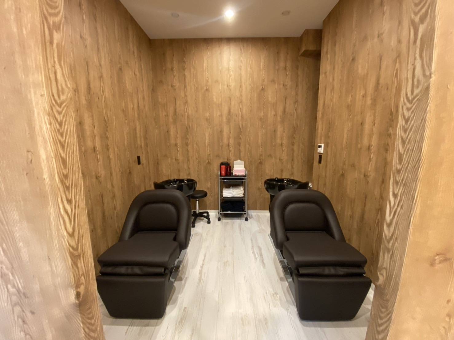 【大和八木】≪完全週休2日制≫≪実働8時間≫≪社会保険完備≫≪完全マンツーマン≫駅前すぐの好立地！大手企業が手掛ける高単価サロン！福利厚生や条件面が整った会社です！「E 大和八木店（イーヤマトヤギテン）」からスタイリスト（美容師）の求人★☆