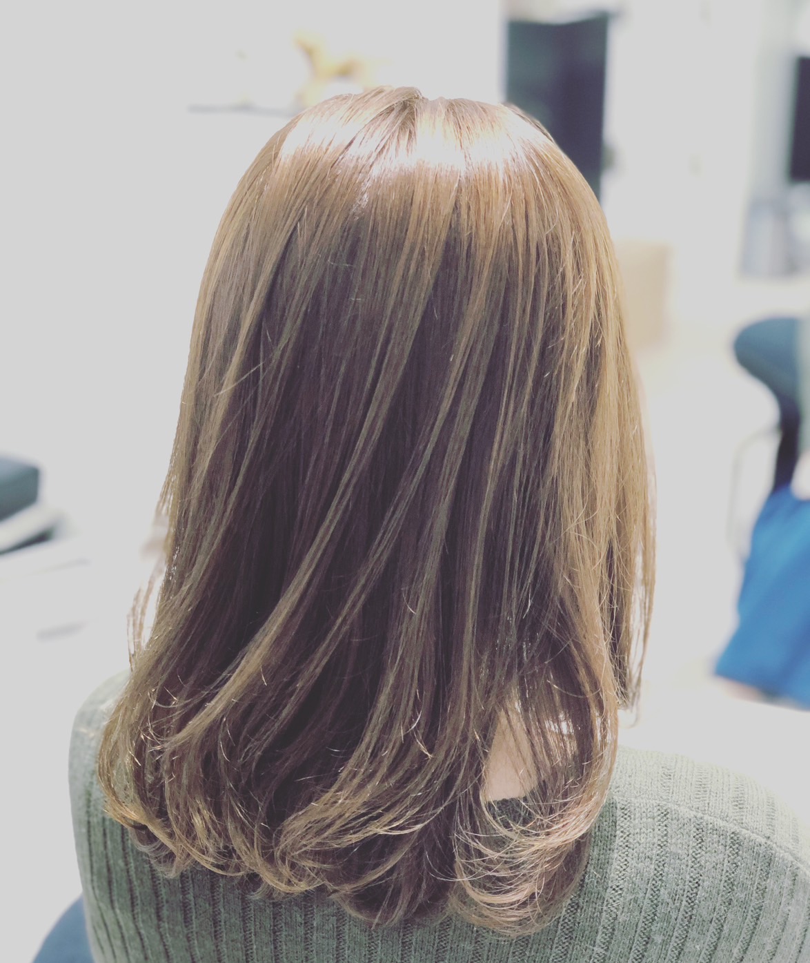 【兵庫北】≪アシスタント専任でもOK・高月給・平均退勤時間20時まで・パートアルバイト歓迎・勤務時間や勤務日数の相談OK・社会保険完備・高単価≫ブランクのある方や子育て中のママさん必見！！自分の時間も大切にしながらメリハリをつけて活躍できる小規模少人数ヘアサロン「ADORE OF HAIR（アドールオブヘアー）」からアシスタント（美容師）の求人☆★☆