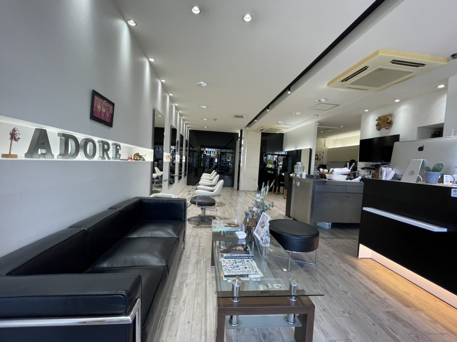 【兵庫北】≪アシスタント専任でもOK・高月給・平均退勤時間20時まで・パートアルバイト歓迎・勤務時間や勤務日数の相談OK・社会保険完備・高単価≫ブランクのある方や子育て中のママさん必見！！自分の時間も大切にしながらメリハリをつけて活躍できる小規模少人数ヘアサロン「ADORE OF HAIR（アドールオブヘアー）」からアシスタント（美容師）の求人☆★☆