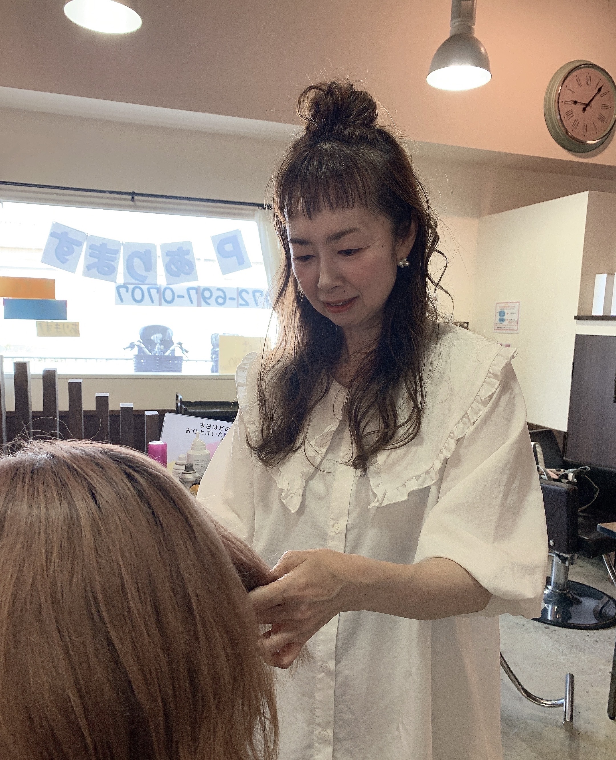 【高槻岡本町】≪毎週土日どちらか休み≫≪社会保険完備≫≪9～17時までの営業≫プライベートと両立しながら、お客様を大事にできる温かいサロン「luz hair（ルースヘアー）」からスタイリスト（美容師）の求人☆☆