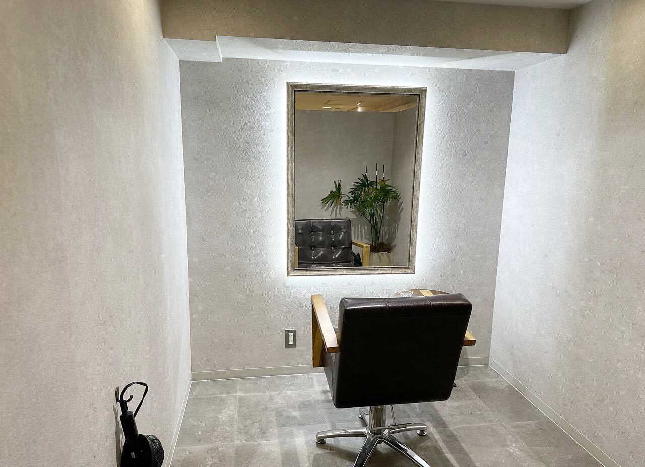 【心斎橋】≪業務委託初めての方・顧客がいない方でもOK≫≪客単価12000～13000円≫≪客層20代メイン≫≪スタイリストオンリー・マンツーマン施術≫ダブルカラーが人気でハイトーンのお客様は80％以上！カラーの技術を磨きたい方必見です！「vifkrone（ヴィフクローネ）」からスタイリスト（美容師）の求人☆