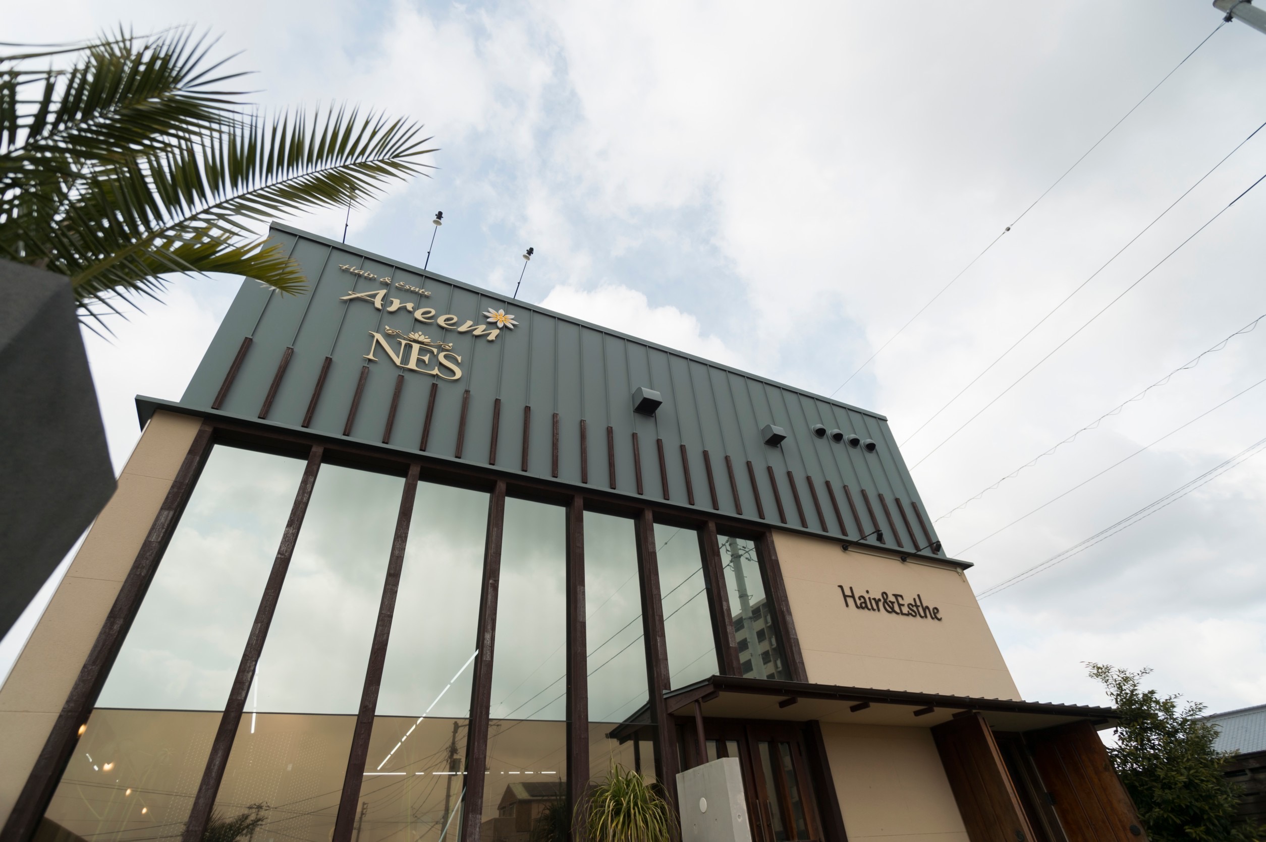 【太田】≪社会保険完備/平均退社18時/有給休暇あり≫意見が通りやすく自由に楽しく自分の美容を追求!福利厚生が充実で長く働ける環境です!プライベートとの両立できるサロン「Areem レインボー店(アリームレインボーテン)」からスタイリスト(美容師)の求人★☆