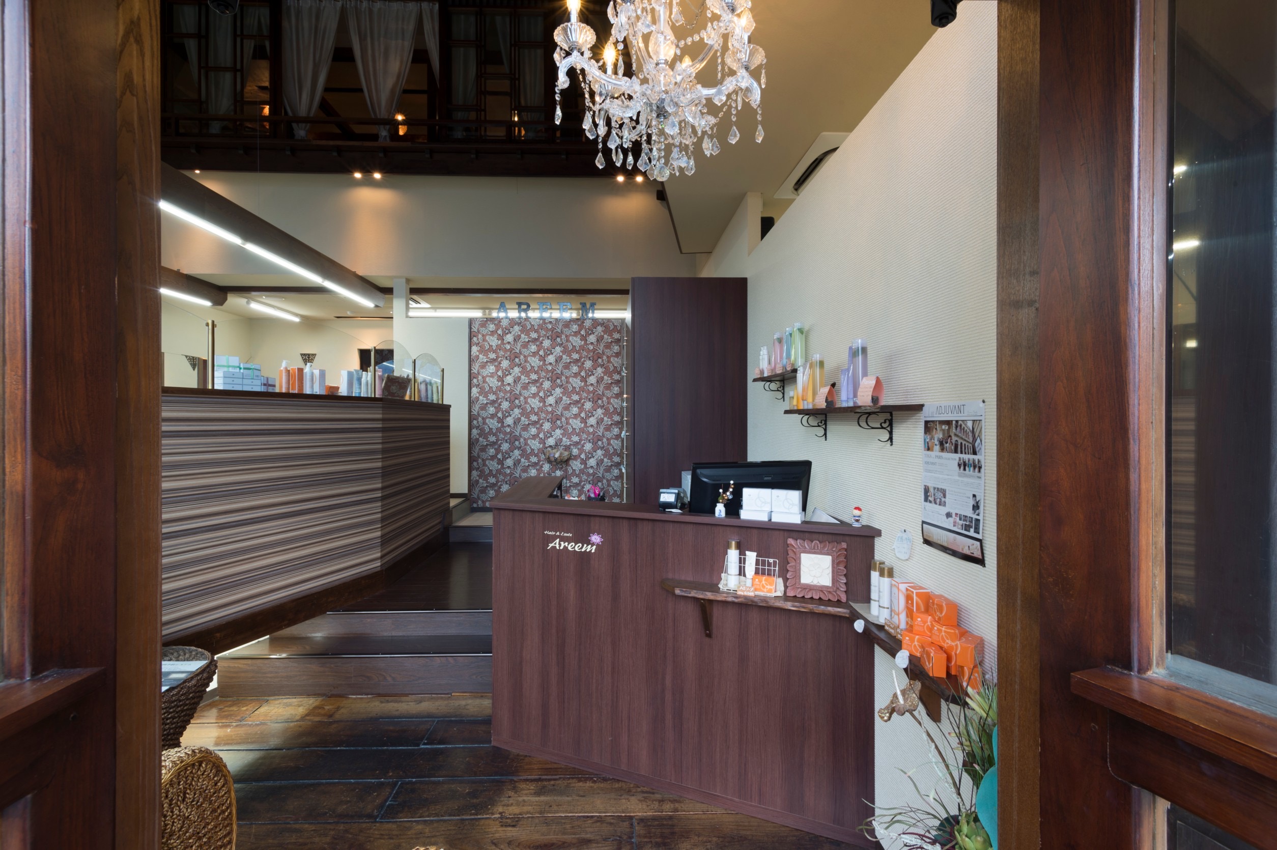 【太田】≪社会保険完備/平均退社18時/有給休暇あり≫意見が通りやすく自由に楽しく自分の美容を追求!福利厚生が充実で長く働ける環境です!プライベートとの両立できるサロン「Areem レインボー店(アリームレインボーテン)」からスタイリスト(美容師)の求人★☆