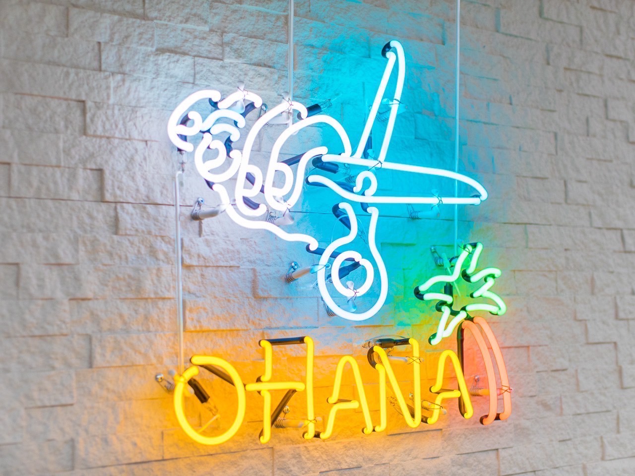 【大和高田駅】≪月給23万円~≫≪社会保険完備≫≪月8日休み≫≪日曜日休みあり≫自分のスタイルに合った働き方が叶うので、安心して長く働けるサロン!「HAIR&LIFE LINOAH(ヘアーアンドライフリノア)」からスタイリスト(美容師)の求人☆★