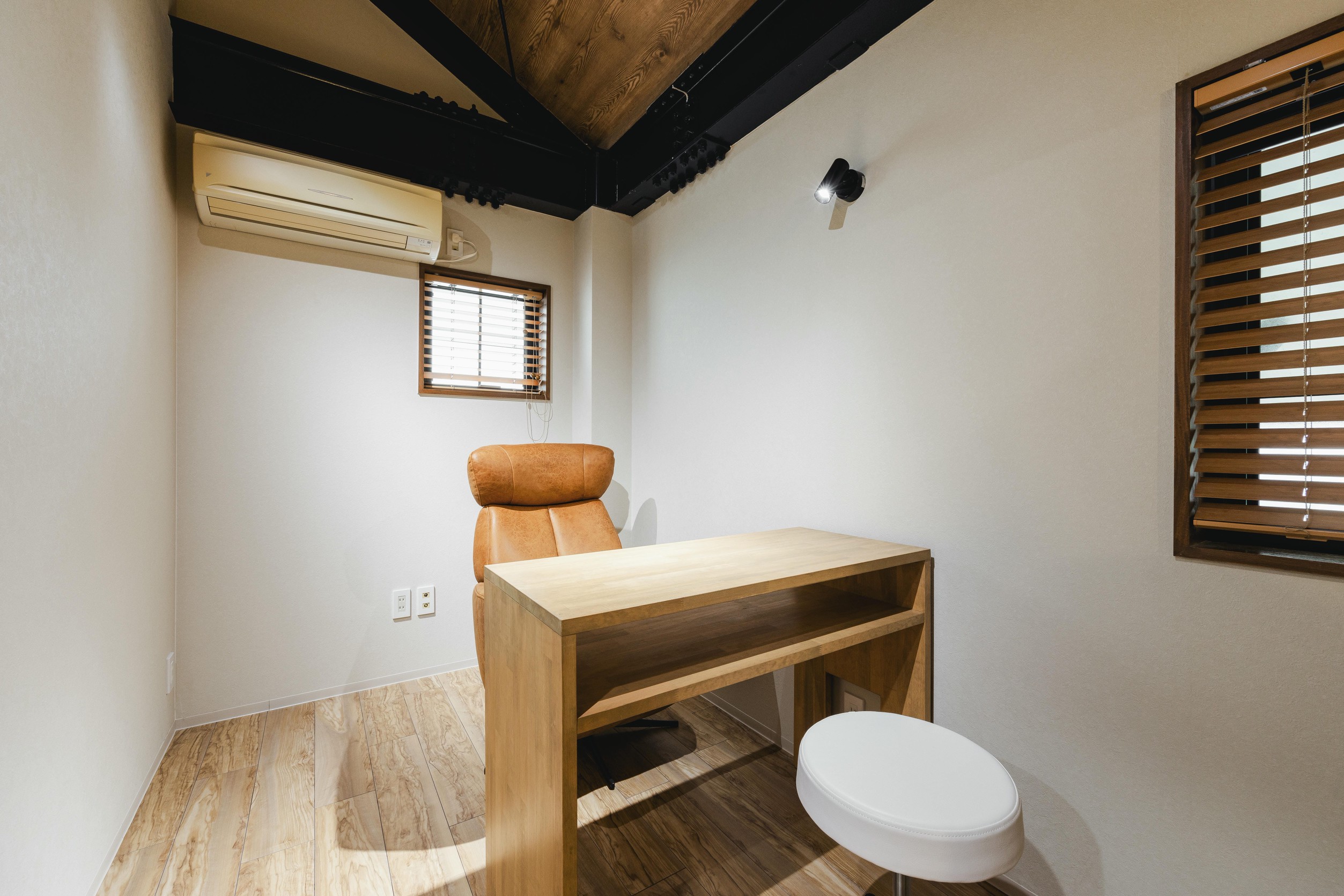 【川東】≪社保完備・完全週休二日制・固定顧客多数・残業ほぼ無し・ノルマなし≫現在エステ部門休業のため即戦力エステティシャン急募！！小規模人数サロンでアットホームな雰囲気で長く働ける環境です！地域密着型でお客様との関係性を大切にしているサロン「hue（ヒュー）」からエステティシャンの求人☆☆