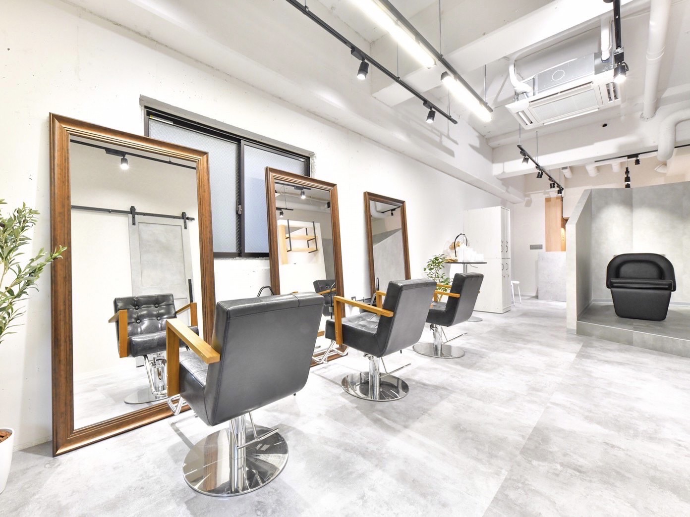 【大久保】≪高単価サロン≫≪フリー40％・指名50％〜還元≫≪土日休み取得可能≫≪自由出勤可能≫≪ママさん応募可能≫デザインカラーが得意なサロン！自由に働けて、しっかり稼げるオススメサロン！「g.hair（ジードットヘアー）」からスタイリスト（美容師）の求人☆★☆