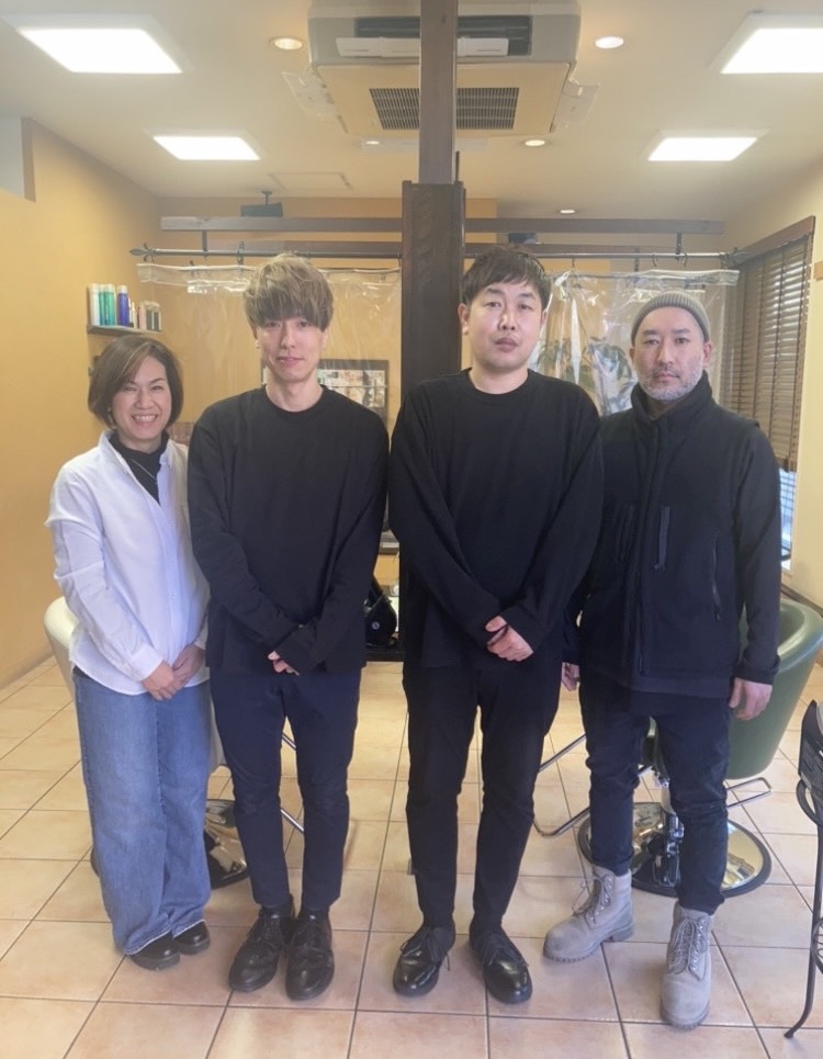【戸田公園】≪実働8時間≫≪半年間保証給あり≫≪ブランクのある方も歓迎≫お給料面の不安なくプライベートとの両立もしやすいサロン「OBLI HAIR DRESSING(オブリヘアードレッシング)」からスタイリスト(美容師)の求人★☆
