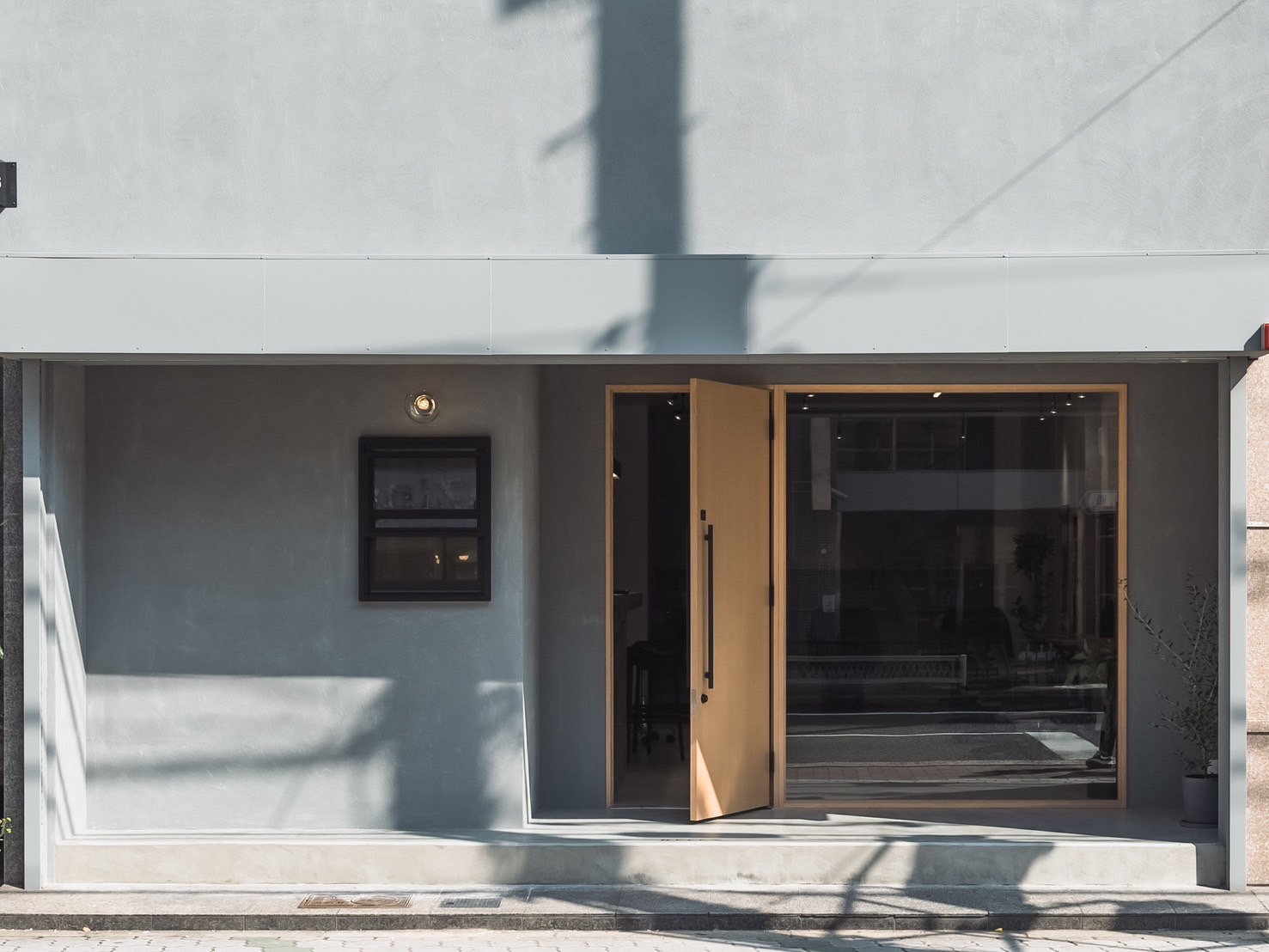 【駒川中野】≪平均月給30万円以上≫≪完全週休2日制・有給休暇あり≫≪社会保険完備≫地域密着のデザインカラーから髪質改善まで幅広く対応している人気ヘアサロン！厳選された商材や商品、豊富なカラー剤を取り揃え再来率が高いサロンです！「F+plus（エフプラス）」からスタイリスト（美容師）の求人★☆★