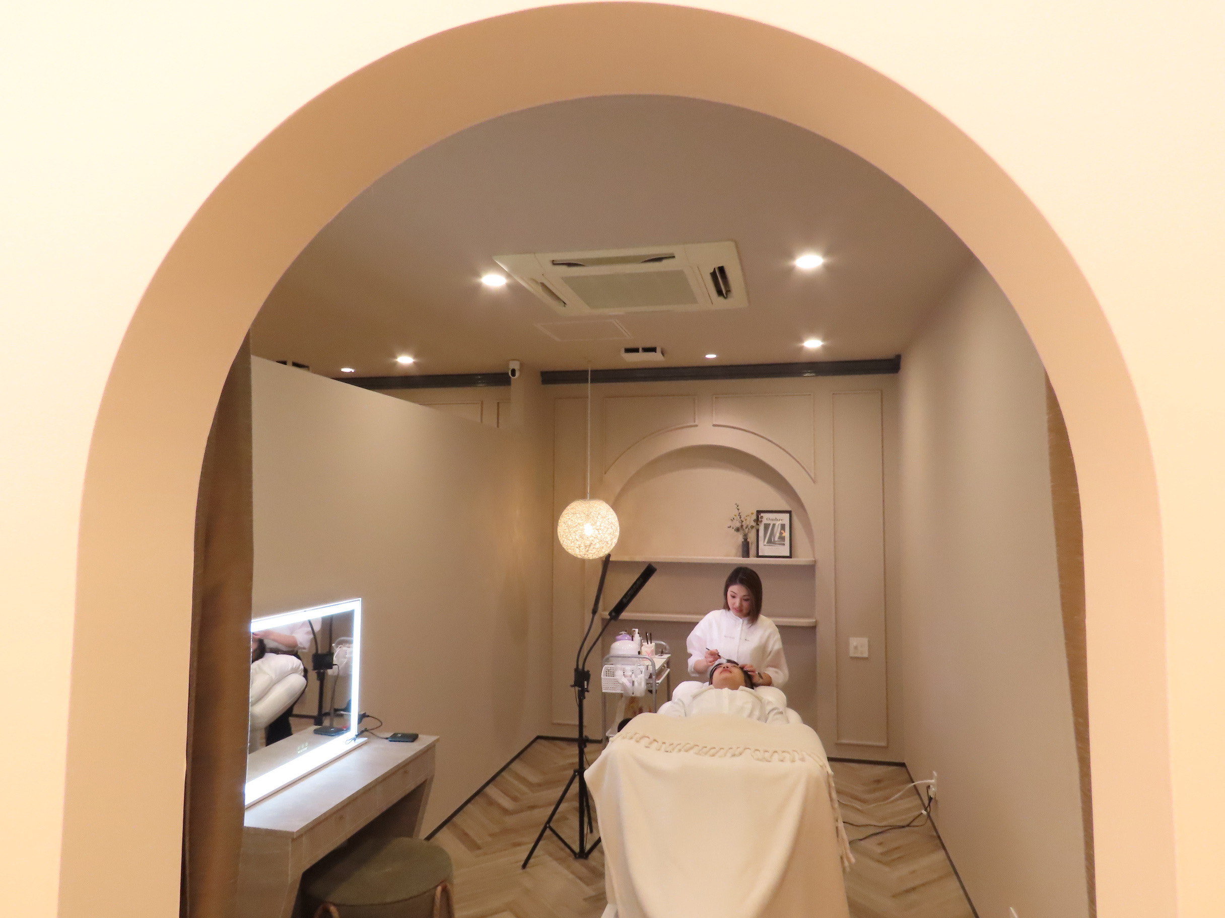 【瓦町】≪社会保険完備≫≪土日どちらか休みOK≫≪ネイル・髪色自由≫≪最短3カ月でデビュー可能≫≪経験者優遇≫未経験でも安心して働ける！基本残業がないのでプライベートも充実できるサロン！「I'LL 高松 by PAGEBOY（アイルタカマツバイページボーイ）」からアイリスト（まつげパーマ・アイブロウ）の求人☆☆