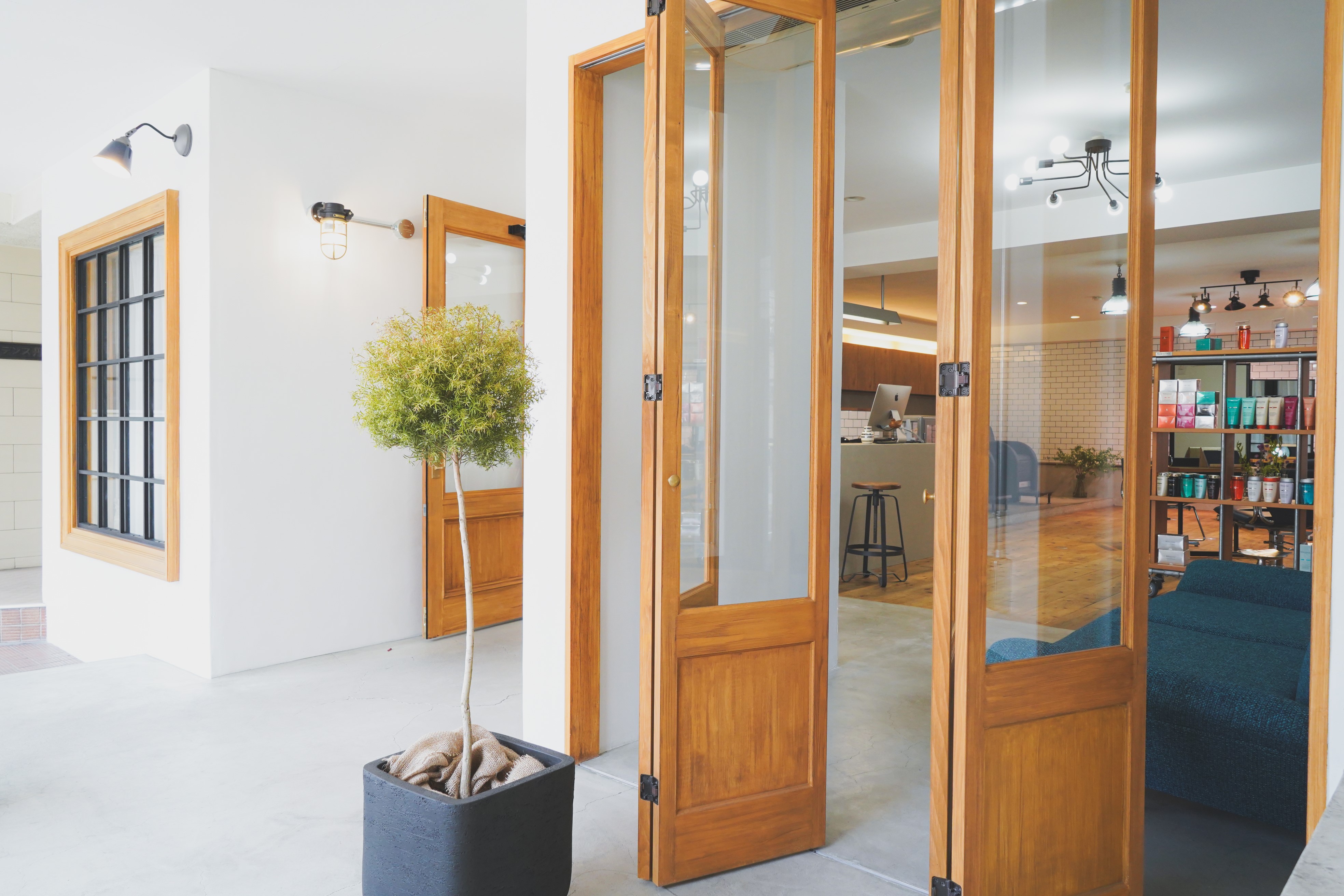 【上前津】◆社会保険完備・完全週休2日制・土日休み取得可能◆サロンワーク中心で無駄な拘束はなし！安売りではない技術でゆったりお客様と関われる高単価サロン「COMILE（コミレ）」からスタイリスト（美容師）の求人☆★