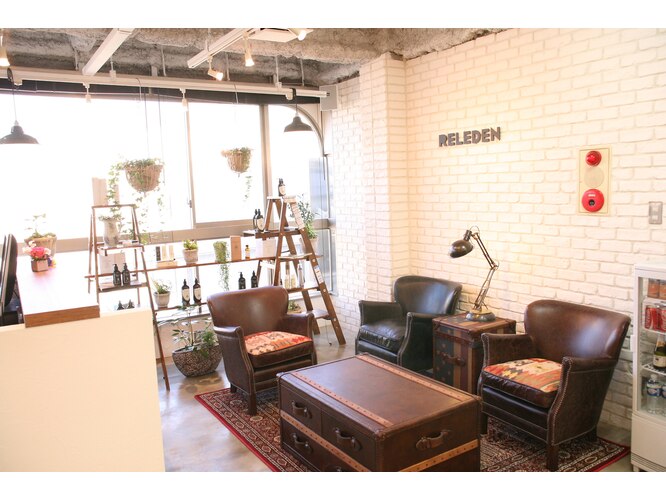 【本川越】≪完全週休2日制≫≪産休育休制度あり≫≪社会保険完備≫≪ノルマなし≫リピーター様が多く長く愛されるサロン！髪質改善やヘッドスパに力を入れており、様々な技術を学べる環境です。時間に追われることなく一人のお客様と長く向き合えます！「RELEDEN（リルエデン）」からアシスタント（美容師）の求人★☆