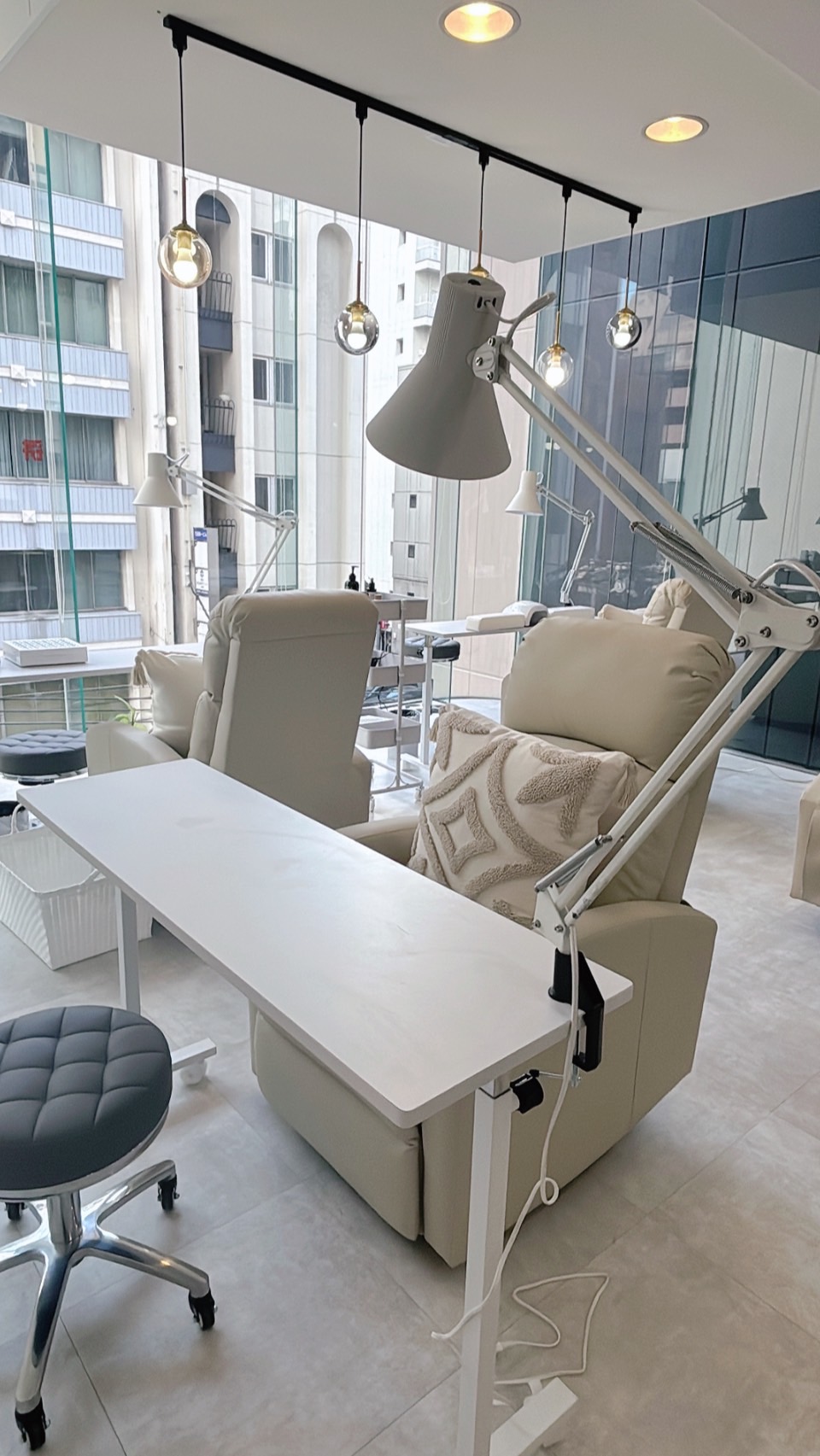 【八丁堀】≪ネイル髪型自由・社会保険完備・月給19万円スタート・実働8時間≫20時までに退勤可能！お仕事とプライベートを充実させたい方やアットホームな雰囲気が好きな方にオススメ！「Monart-deux-（モナートドゥ）」からアイリスト（まつげエクステ・まつげパーマ・アイブロウ）の求人☆☆