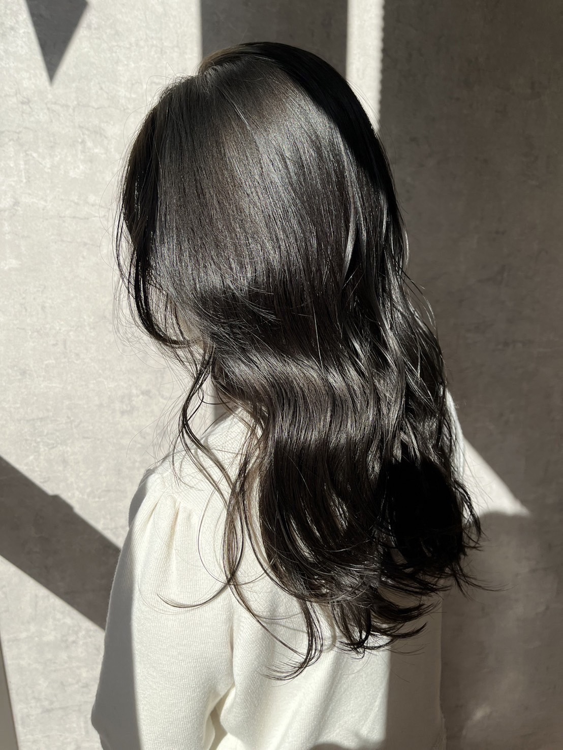 【宮城野通】≪管理職候補歓迎≫≪社会保険完備≫≪完全週休2日制≫≪客単価1万円以上≫≪産休育休制度の実績あり≫≪日祝は最短18:30に退勤可能≫≪ヘッドスパの技術を取得可能≫ガラス張りで解放感のある店内！性別問わずお客様から愛されるサロン！「mau（マウ）」からスタイリスト（美容師）の求人★☆