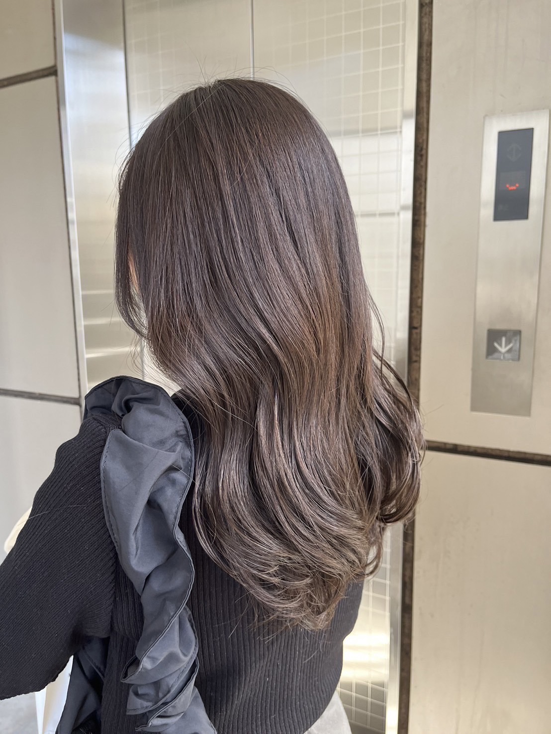 【宮城野通】≪管理職候補歓迎≫≪社会保険完備≫≪完全週休2日制≫≪客単価1万円以上≫≪産休育休制度の実績あり≫≪日祝は最短18:30に退勤可能≫≪ヘッドスパの技術を取得可能≫ガラス張りで解放感のある店内！性別問わずお客様から愛されるサロン！「mau（マウ）」からスタイリスト（美容師）の求人★☆