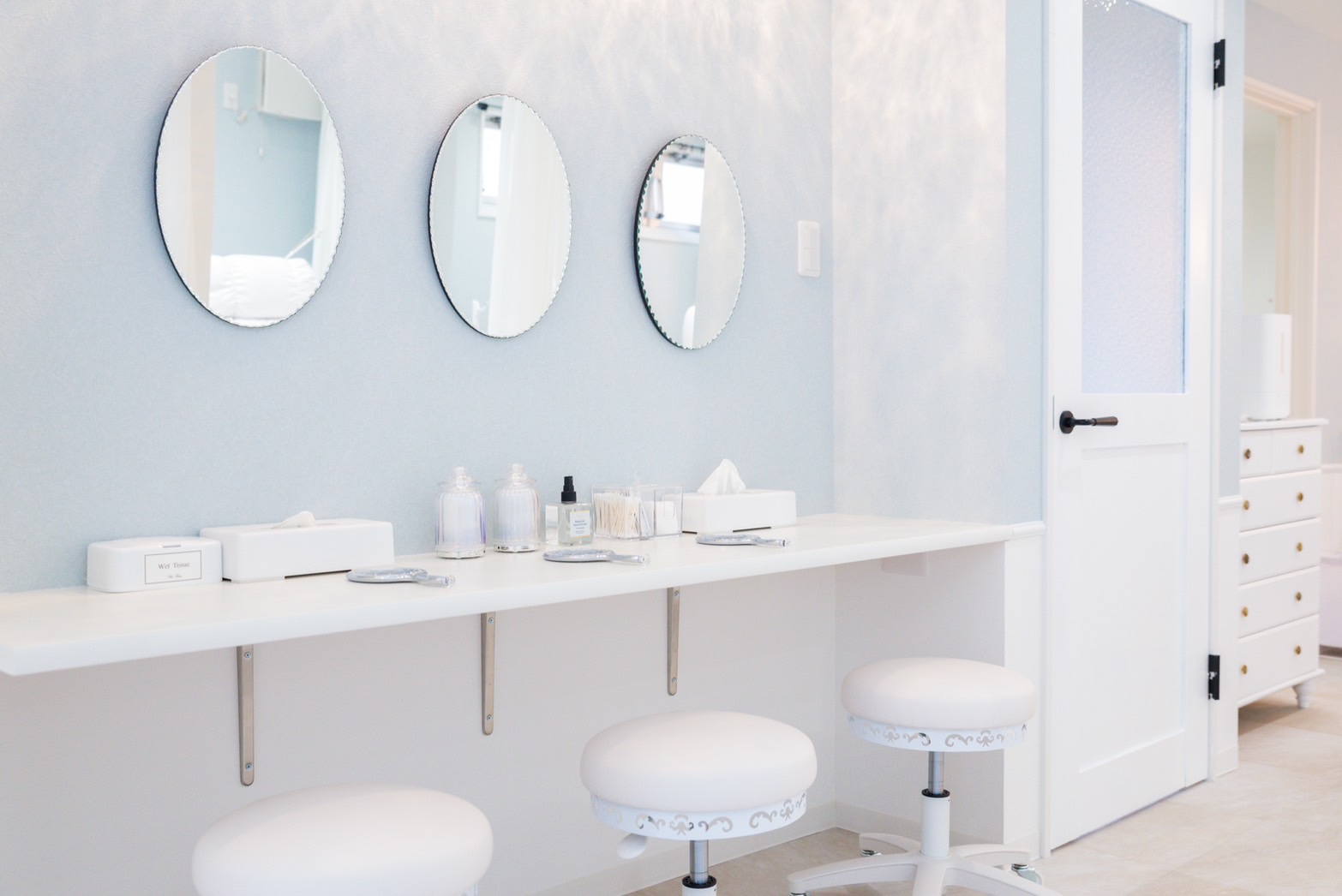 【自由が丘】≪18時閉店≫≪産休育休実績あり≫≪社会保険完備≫業界では珍しい18時閉店のサロンさんで、プライベートの時間もしっかり確保できます！可愛い店内でモチベーションアップ間違いなし！「Luria 自由が丘店（ルリアジユウガオカテン）」からネイリスト（ネイル）の求人☆☆