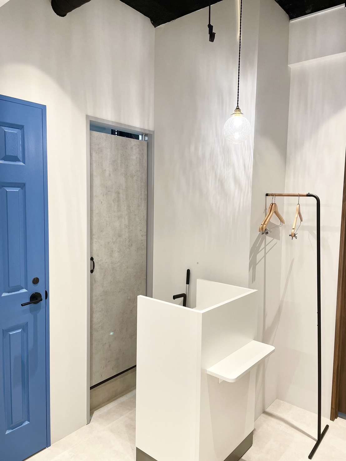 【成増】≪賞与あり≫≪20時までに退勤可能≫≪実働8時間≫≪土日祝休みOK≫やりがいを持って働けるサロン作りに注力！独立支援もしていて、キャリアを通して活躍できるようサポートしています！「ciel bleu（シエルブルー）」からスタイリスト（美容師）の求人☆★