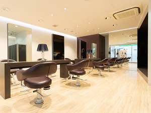 【西葛西】◆社会保険完備◆完全週休2日制、有給休暇あり◆実働8時間◆ママさん、パート・アルバイトの方も募集！土日祝休みも月に1、2回取得可能！しっかりとしたお休みと高い平均単価で稼ぎやすく働きやすい「too hair（トゥーヘア）」からスタイリスト（美容師）の求人☆★