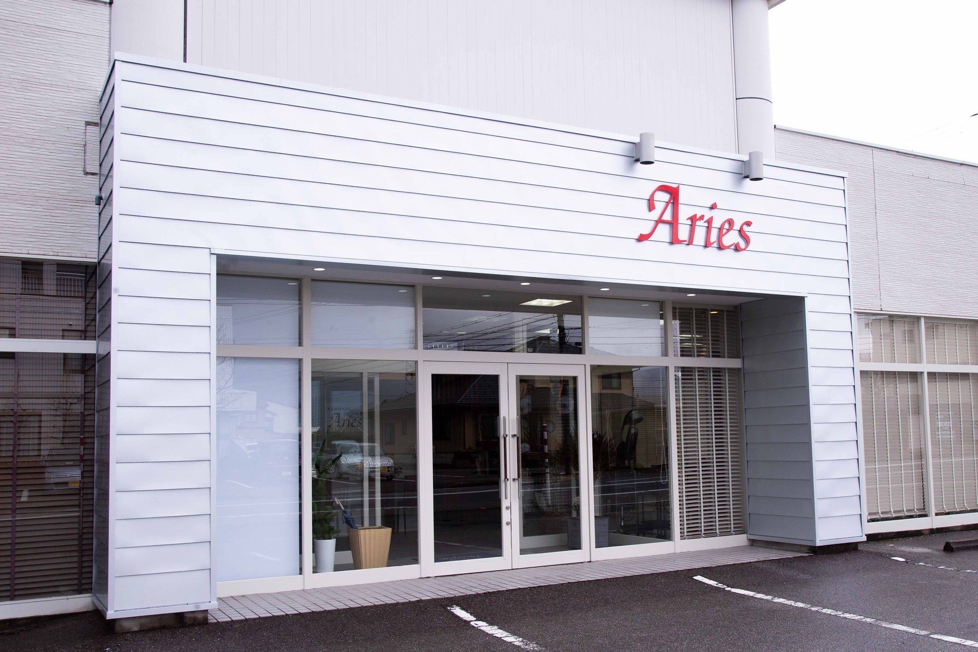 【下奥井】◆基本18時に営業終了・日曜定休あり・完全週休2日・社会保険完備・産休育休実績あり◆自分のペースでゆったり勤務できます。サロンワーク中心で営業時間前後の無駄な拘束は無し!体力面の不安なく、スタイリストデビューを目指せます!「Aries 上赤江店(アリエスカミアカエテン)」からアシスタント(美容師)の求人☆★