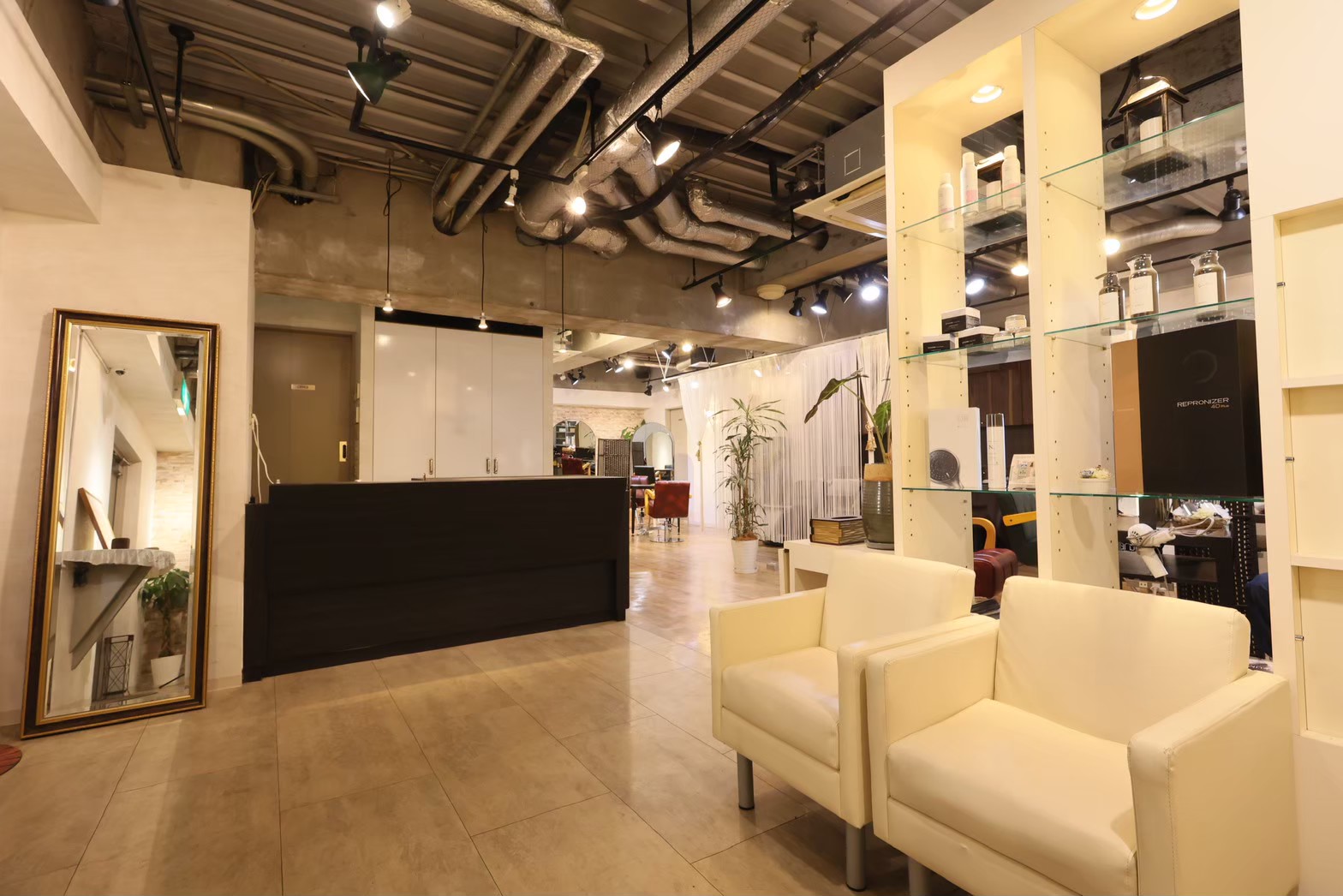 【日ノ出町】≪客単価10000円≫≪ママさんの応募も歓迎≫≪社会保険完備≫≪完全週休2日≫チームワークを大切にしながら働きたい方必見！スタッフ同士の仲も良いため、楽しく働くことができます！「Stastny by Lumi 日ノ出町店（スチャステニーバイルミヒノデチョウ）」からスタイリスト（美容師）の求人☆★