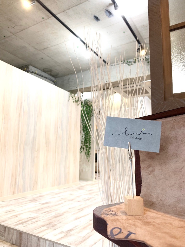 【横浜駅】≪客単価10000円≫≪ママさんの応募も歓迎≫≪社会保険完備≫≪完全週休2日≫チームワークを大切にしながら働きたい方必見！スタッフ同士の仲も良いため、楽しく働くことができます！「Lumi 横浜駅店（ルミヨコハマエキテン）」からスタイリスト（美容師）の求人☆★