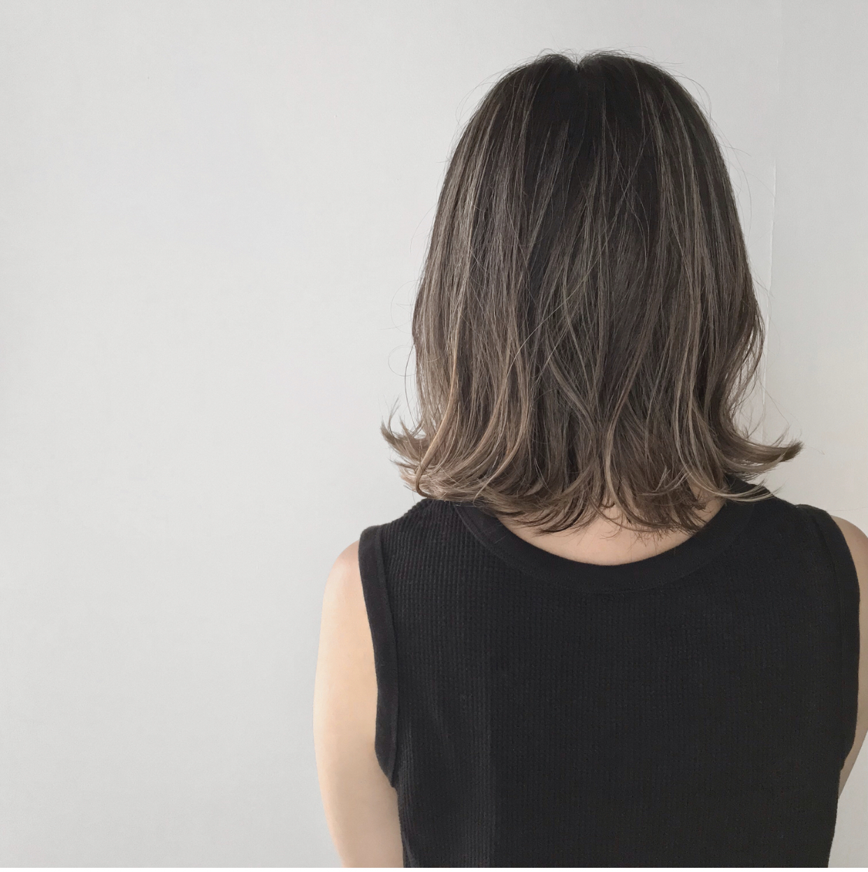 【小吹町】≪毎週日曜休み！≫≪完全週休2日制≫≪18時までに退勤可能≫≪ママさん歓迎！≫お客様1人1人に丁寧に向き合いながら、ゆったりと施術！一般企業並みの待遇・休日数で、女性が働きやすいサロンです！「Salon de La.（サロンドラ）」からアシスタント（美容師）の求人★☆