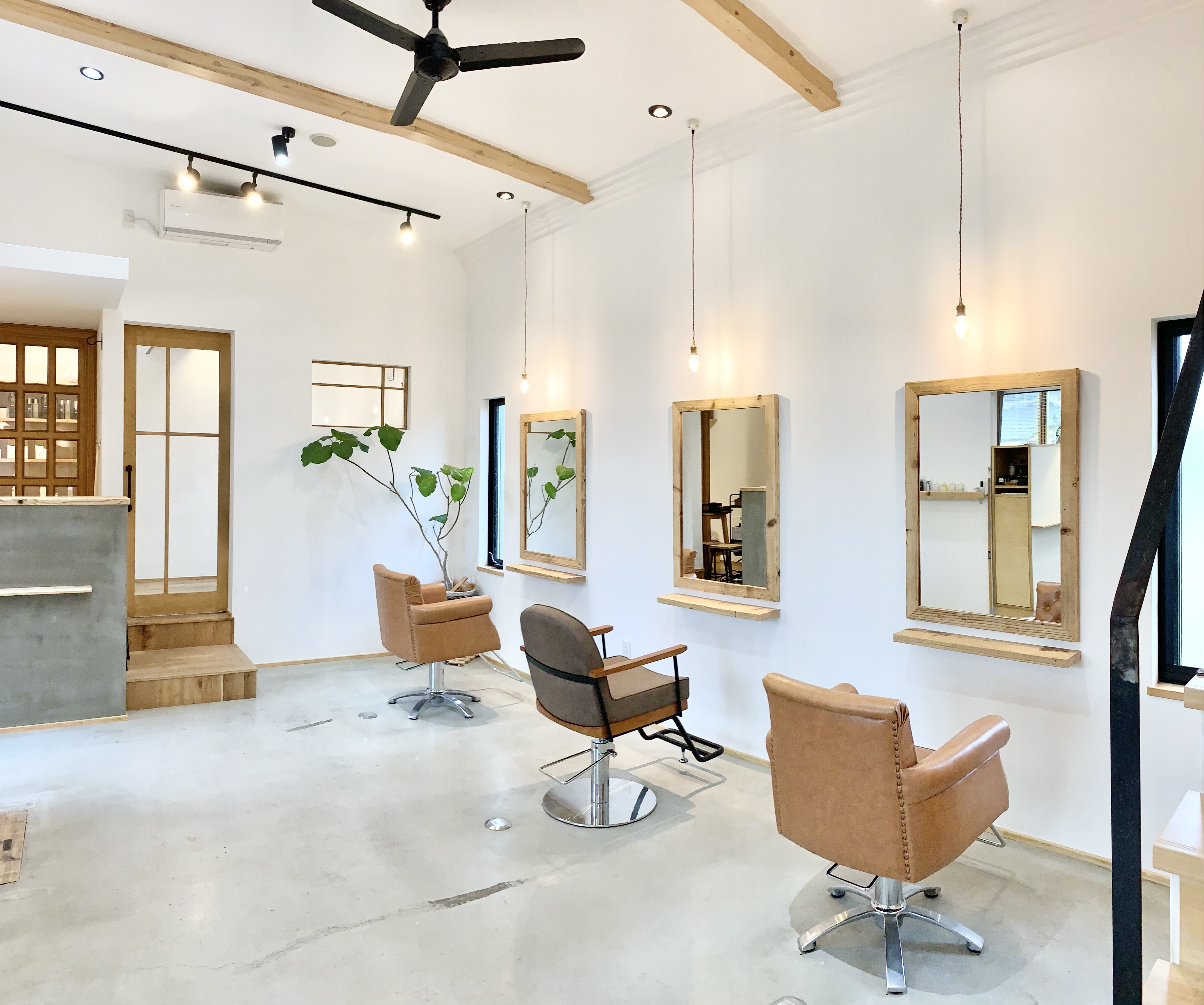 【小吹町】≪毎週日曜休み！≫≪完全週休2日制≫≪18時までに退勤可能≫≪ママさん歓迎！≫お客様1人1人に丁寧に向き合いながら、ゆったりと施術！一般企業並みの待遇・休日数で、女性が働きやすいサロンです！「Salon de La.（サロンドラ）」からアシスタント（美容師）の求人★☆