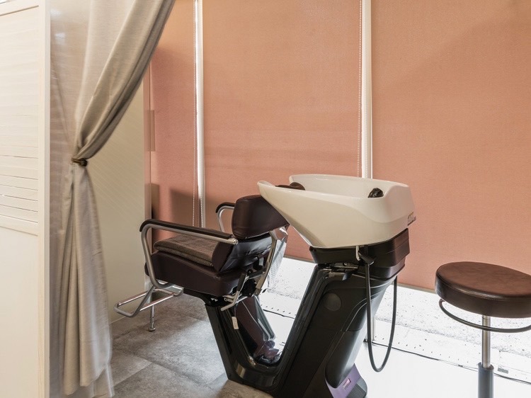 【上新庄】≪委託でも交通費支給あり≫≪フリー45％／指名55％還元※フルタイム勤務はさらに還元率UP≫≪日当1万円の最低保障給あり≫≪マンツーマン入客＆カットカラー2時間枠≫≪自由出勤制≫≪エクステやダブルカラー≫≪メンズスタイルがしたい方も大歓迎≫業務委託でも交通費の支給があるなど働きやすい環境が整っています！「happine..（ハピネ）」からスタイリスト（美容師）の求人☆★