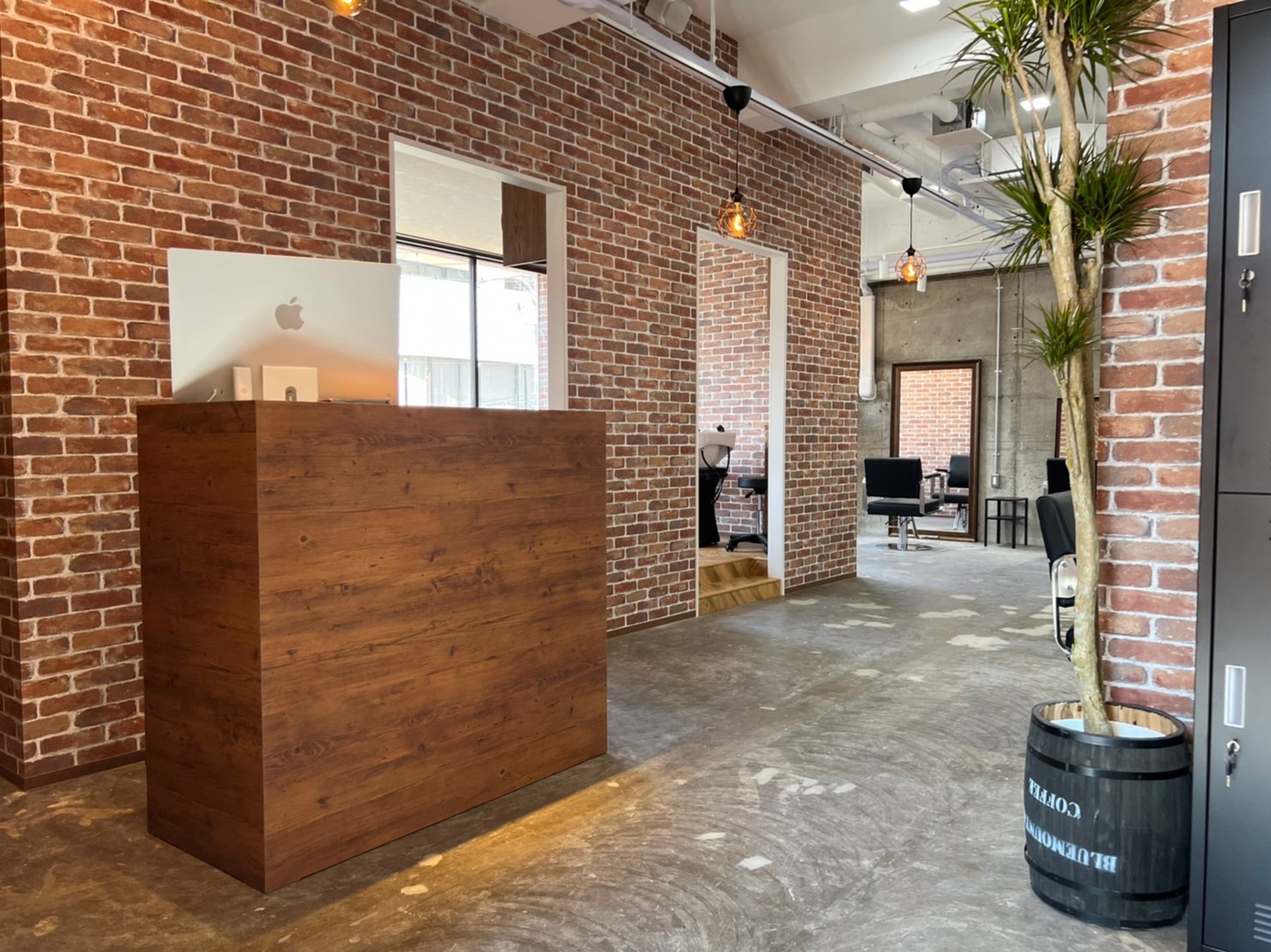 【四街道】≪完全週休2日制≫≪マンツーマン接客≫≪社会保険完備≫≪スタイリストのみのサロン≫≪予約のない日は遅出/早上がりあり≫正社員特有の縛りが少なく、業務委託のように働くことができます!美容師としてのレベルアップが目指せるサロンの「viproom(ヴィップルーム)」からスタイリスト(美容師)の求人★☆