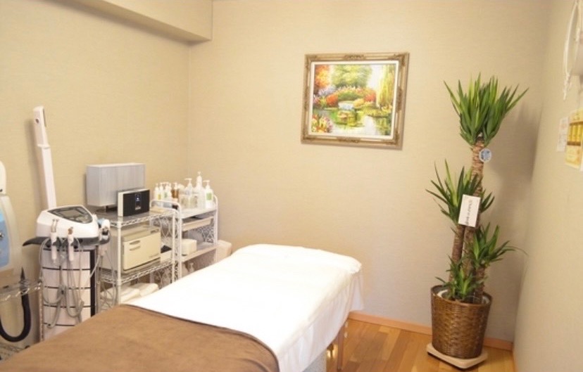 【住吉】≪実働7～8時間・社会保険完備・選べる雇用形態≫働くスタッフさんの希望に合わせて働き方が選べます！大人女性に愛されるトータルビューティーサロン「アンナ ビューティーサロン 博多店（アンナビューティーサロンハカタテン）」からエステティシャンの求人☆☆